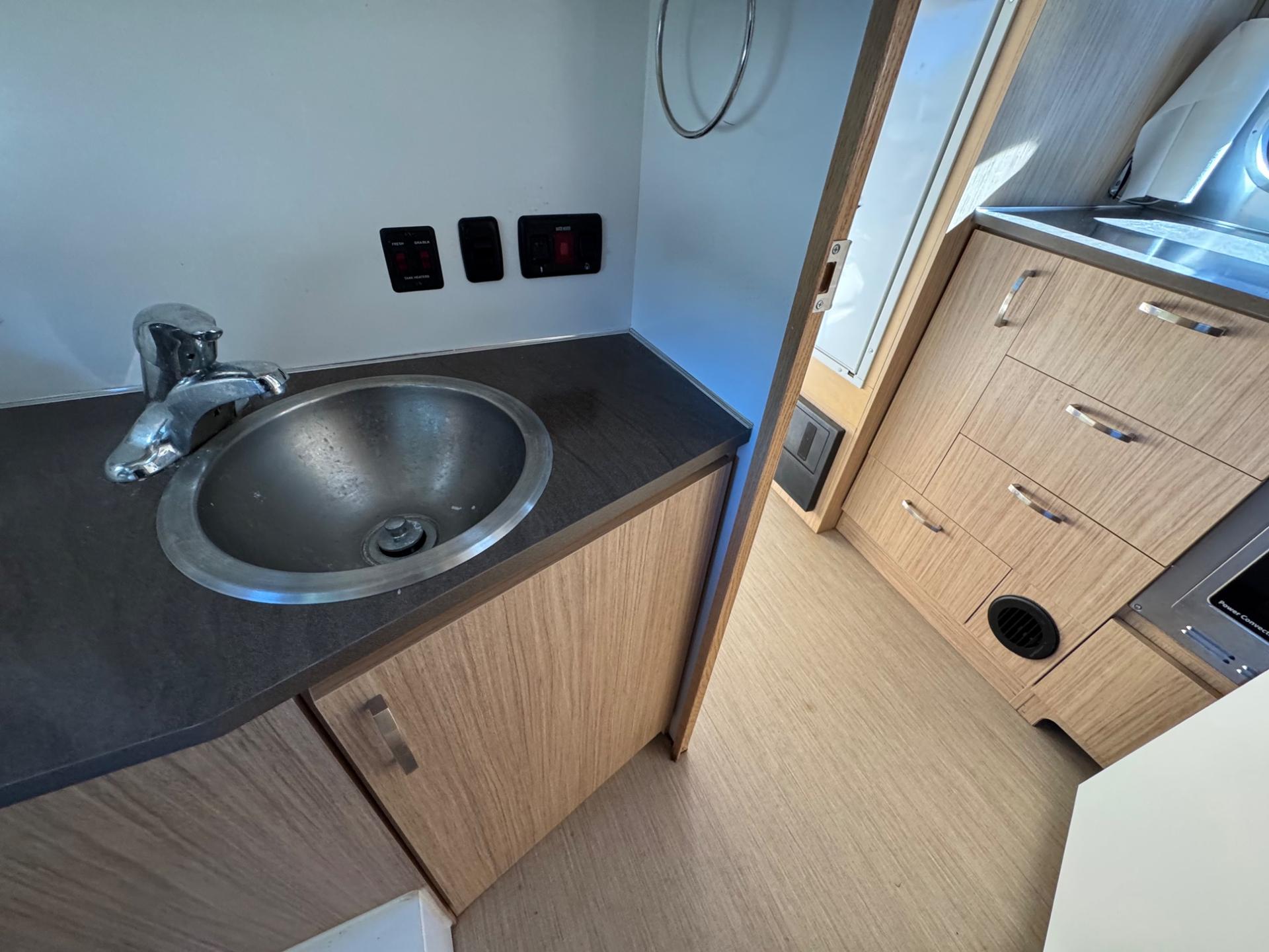 2019 Airstream 2019 Airstream Flying Cloud - thumbnail 20