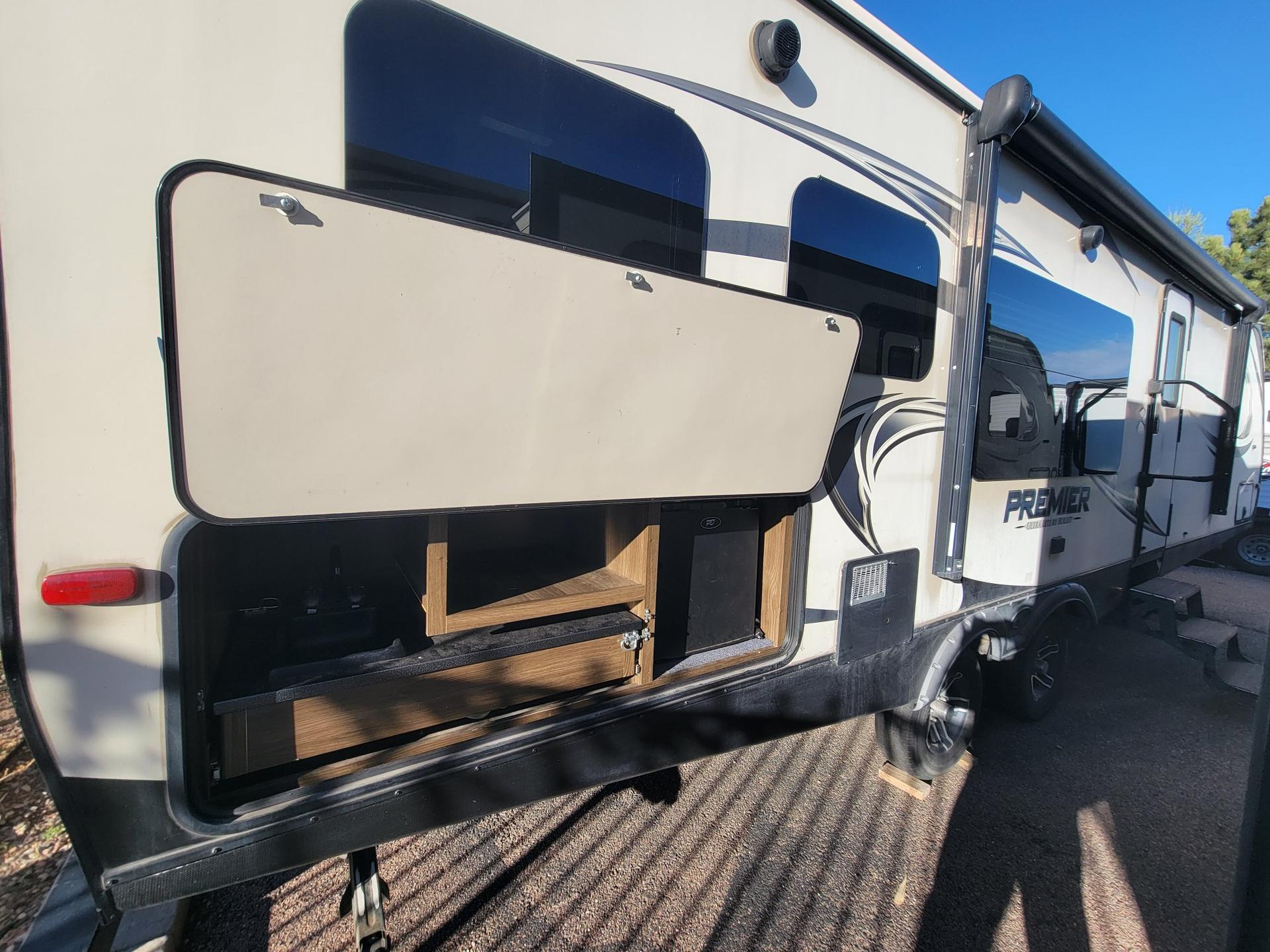 2018 Keystone 2018 Keystone Premier - thumbnail 8