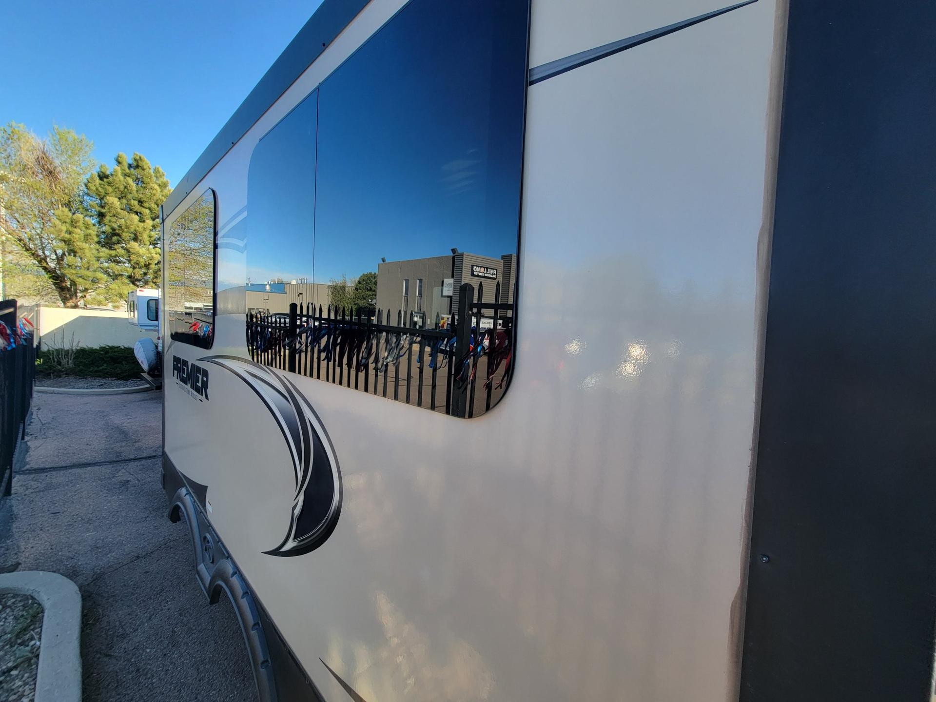 2018 Keystone 2018 Keystone Premier - thumbnail 9