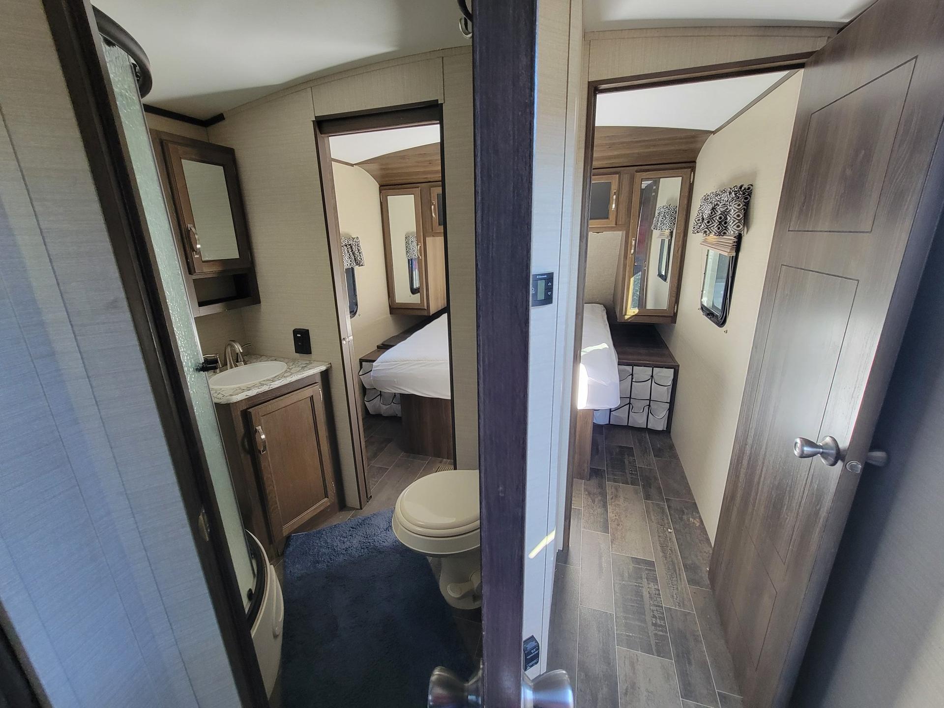 2018 Keystone 2018 Keystone Premier - thumbnail 19