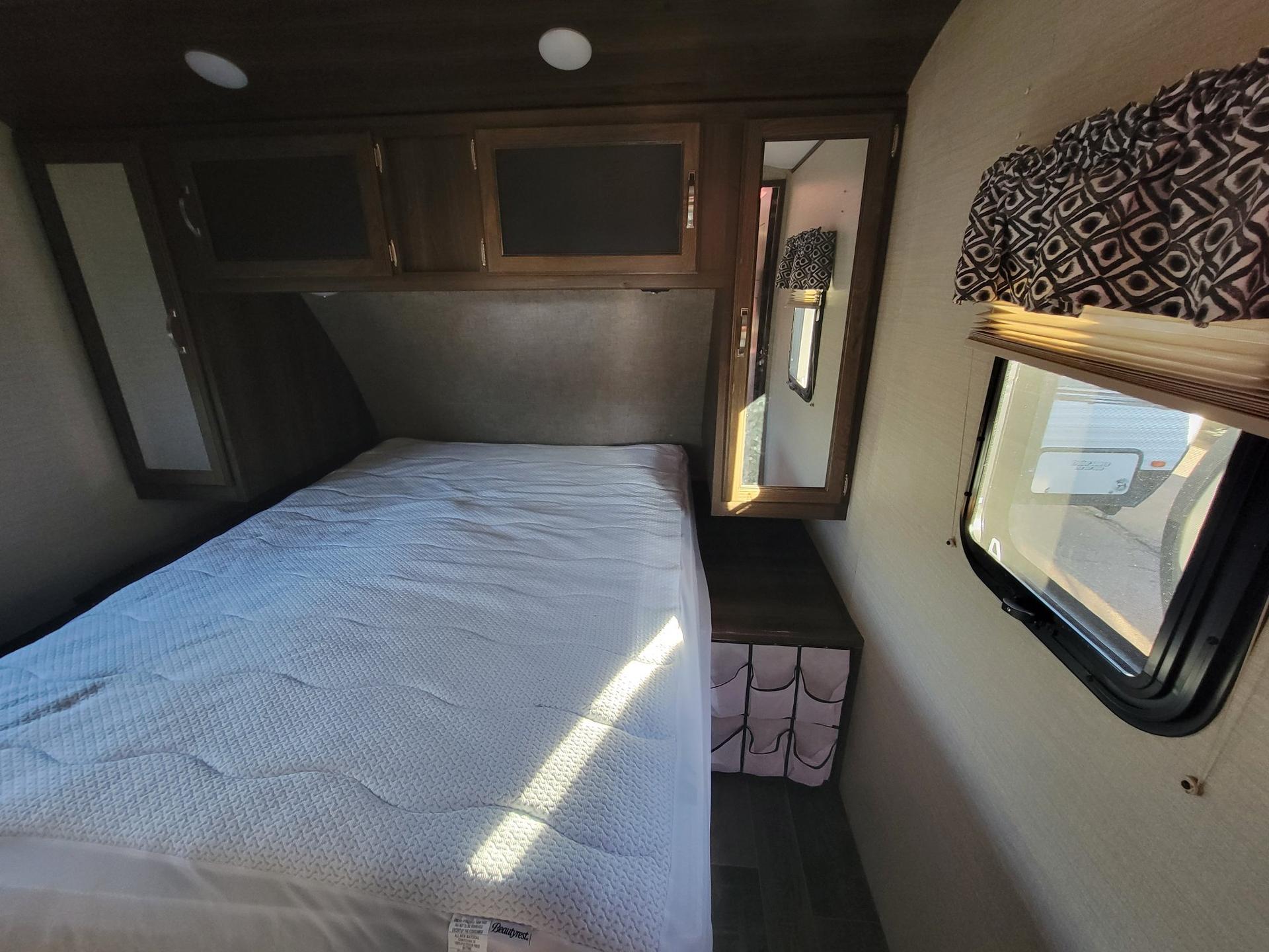 2018 Keystone 2018 Keystone Premier - thumbnail 23