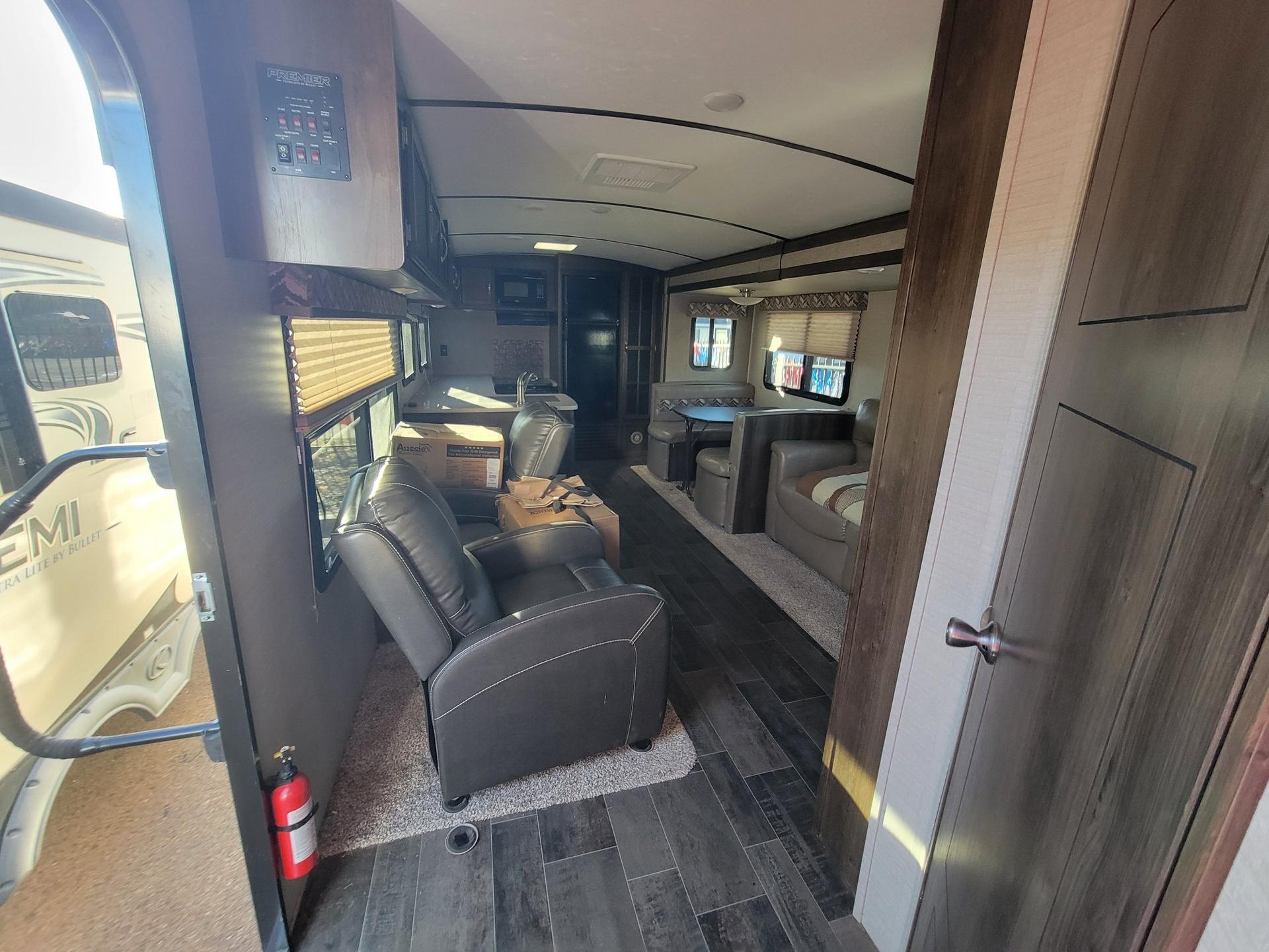 2018 Keystone 2018 Keystone Premier - thumbnail 25