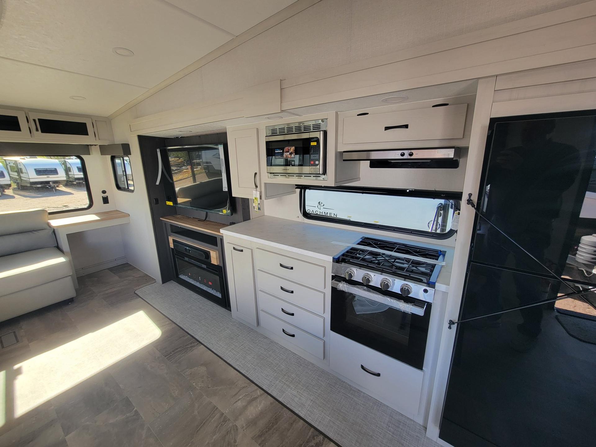 2026 Coachmen 2026 Coachmen Chaparral Lite - thumbnail 12