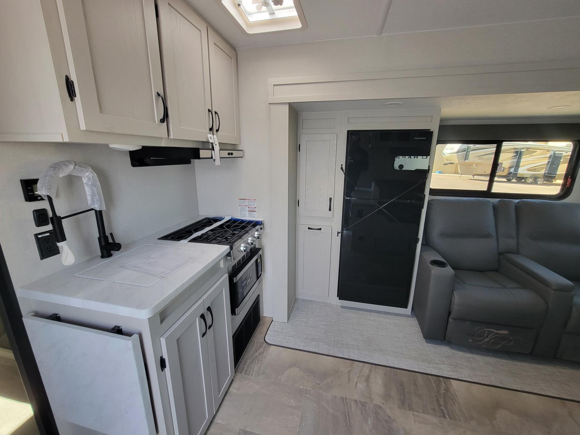 2026 Coachmen 2026 Coachmen Chaparral Lite - thumbnail 13