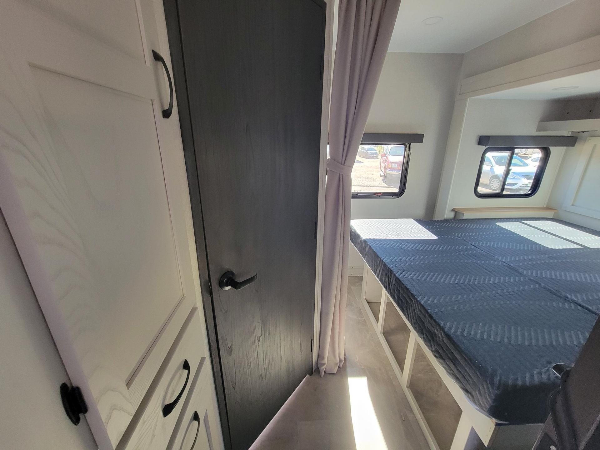 2026 Coachmen 2026 Coachmen Chaparral Lite - thumbnail 22