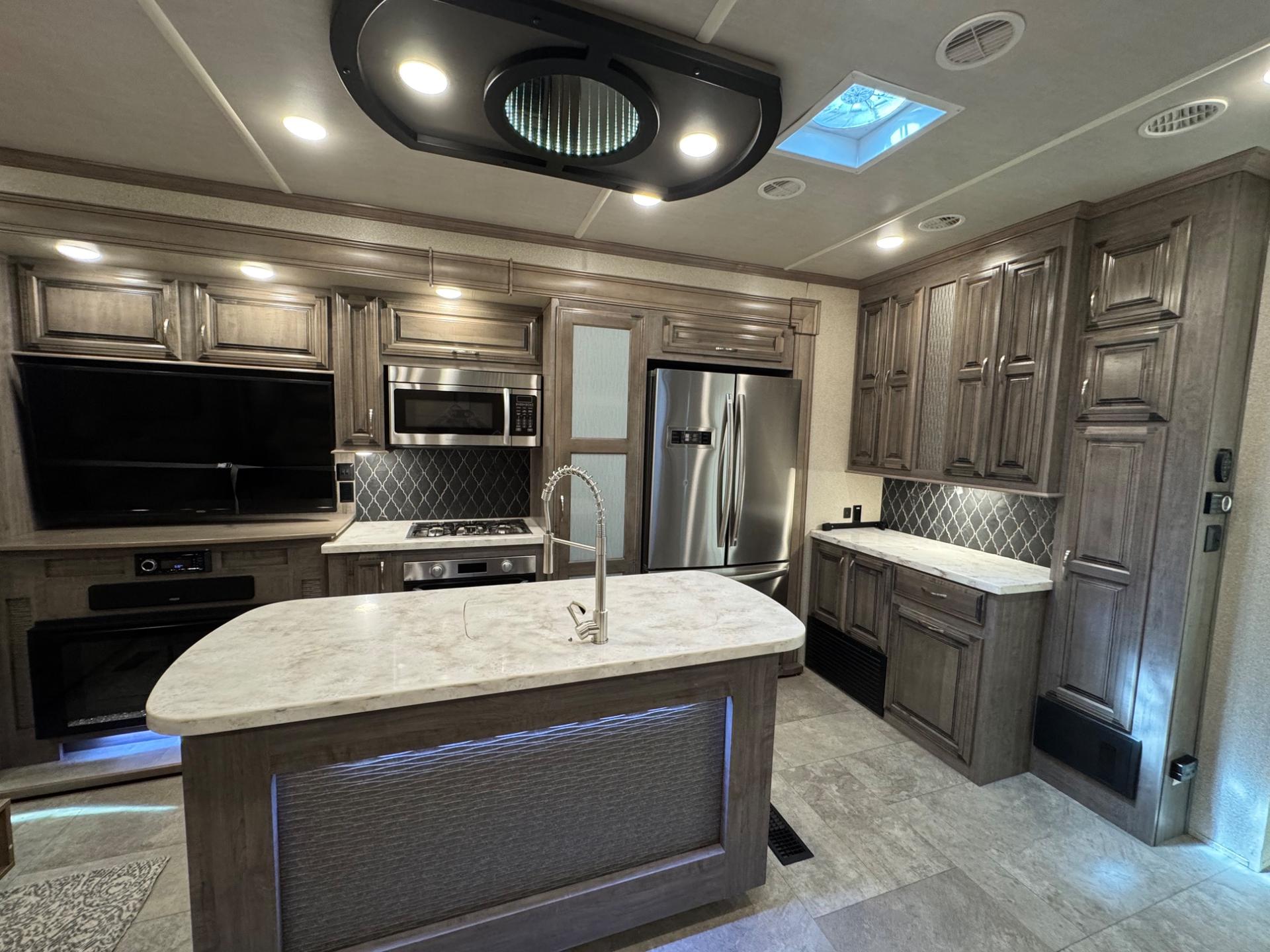 2020 Forest River 2020 Forest River Cedar Creek Cottage - thumbnail 8