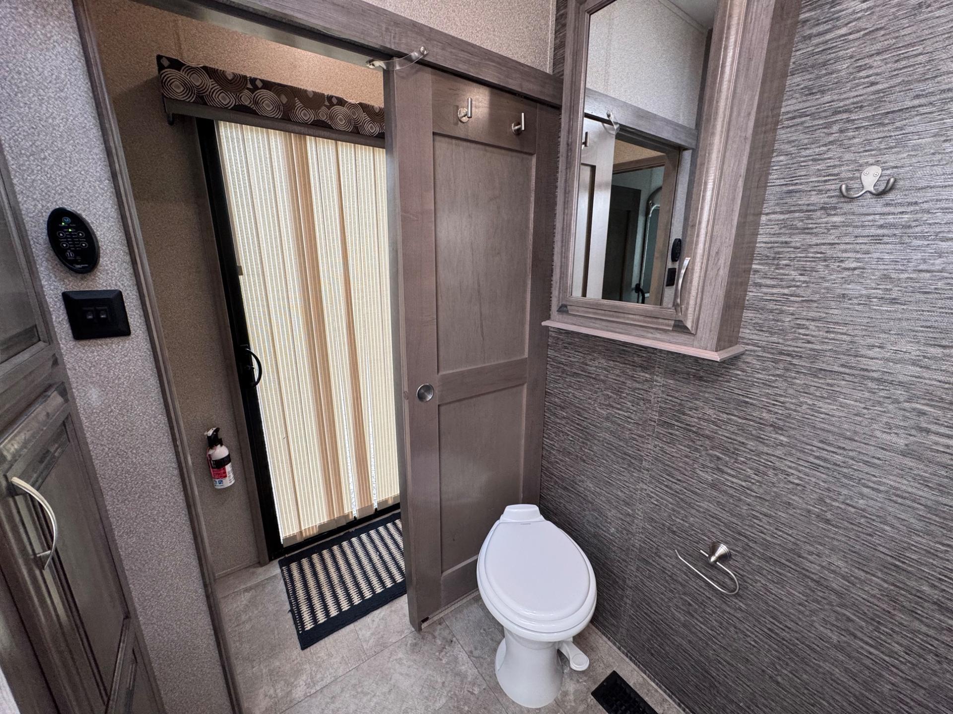 2020 Forest River 2020 Forest River Cedar Creek Cottage - thumbnail 24