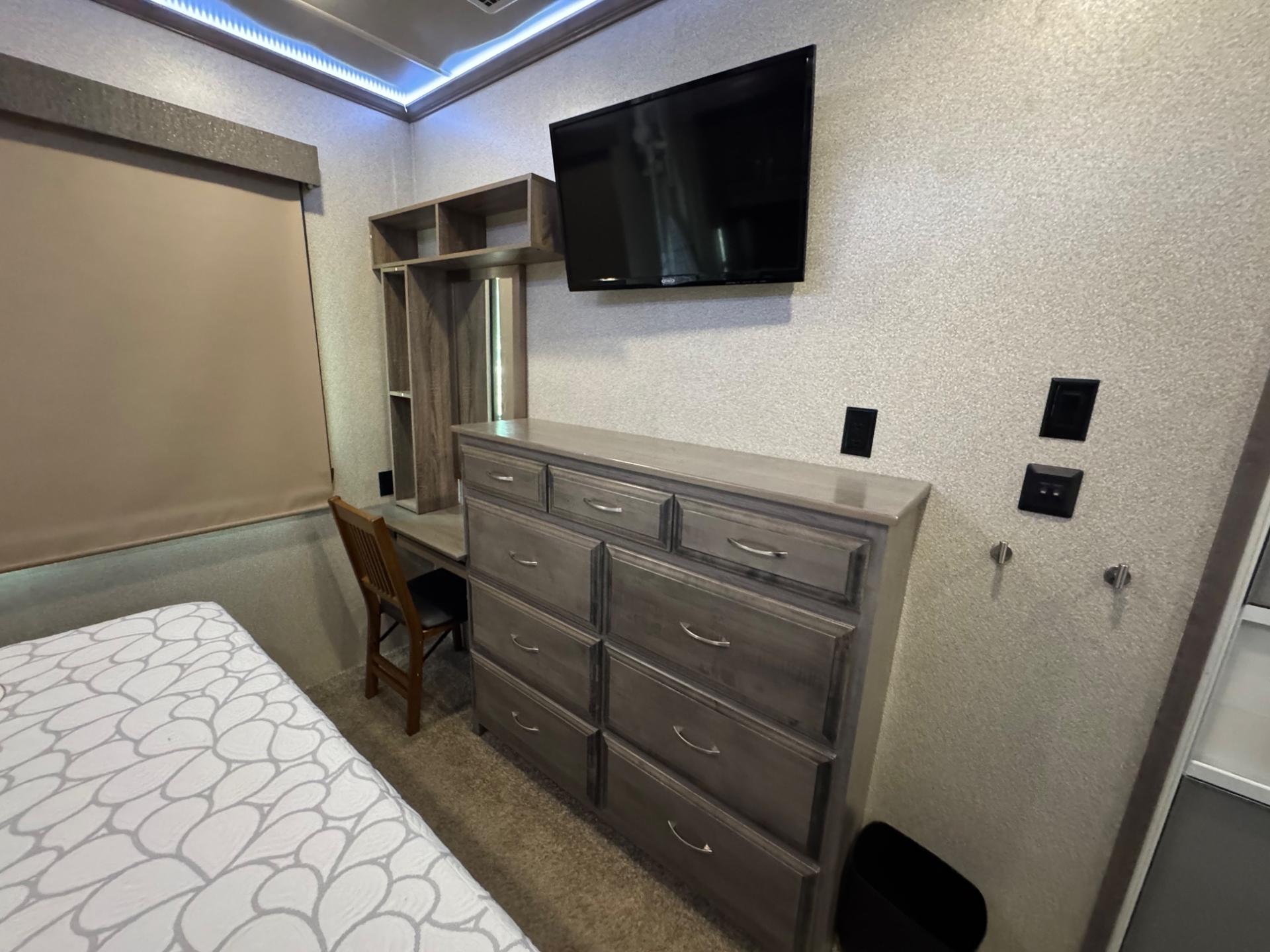 2020 Forest River 2020 Forest River Cedar Creek Cottage - thumbnail 28