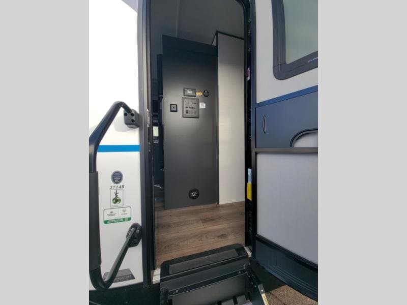 2026 Forest River 2026 Forest River Xlr Boost Toy Hauler - thumbnail 15