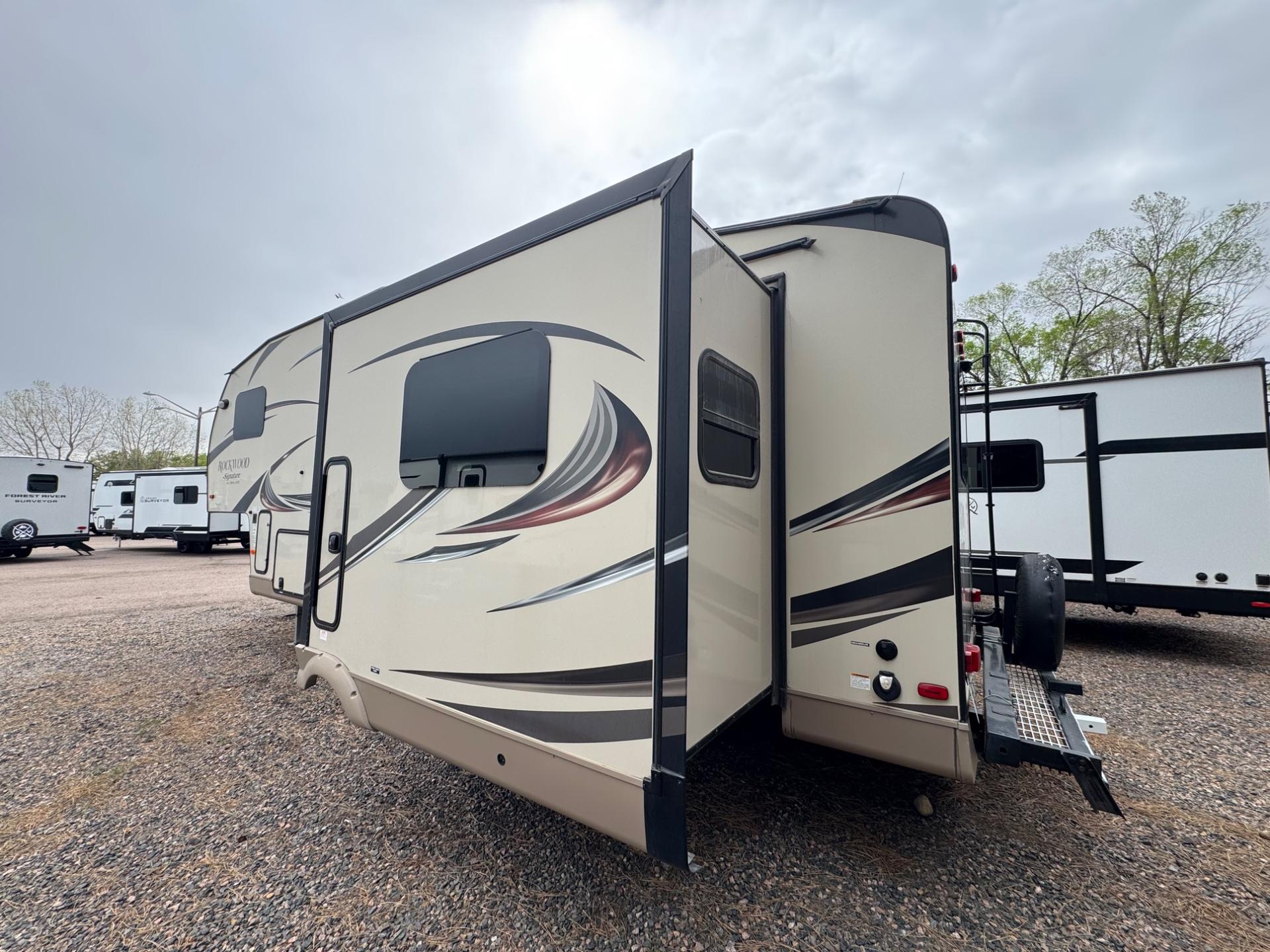 2016 Forest River 2016 Forest River Rockwood - thumbnail 3