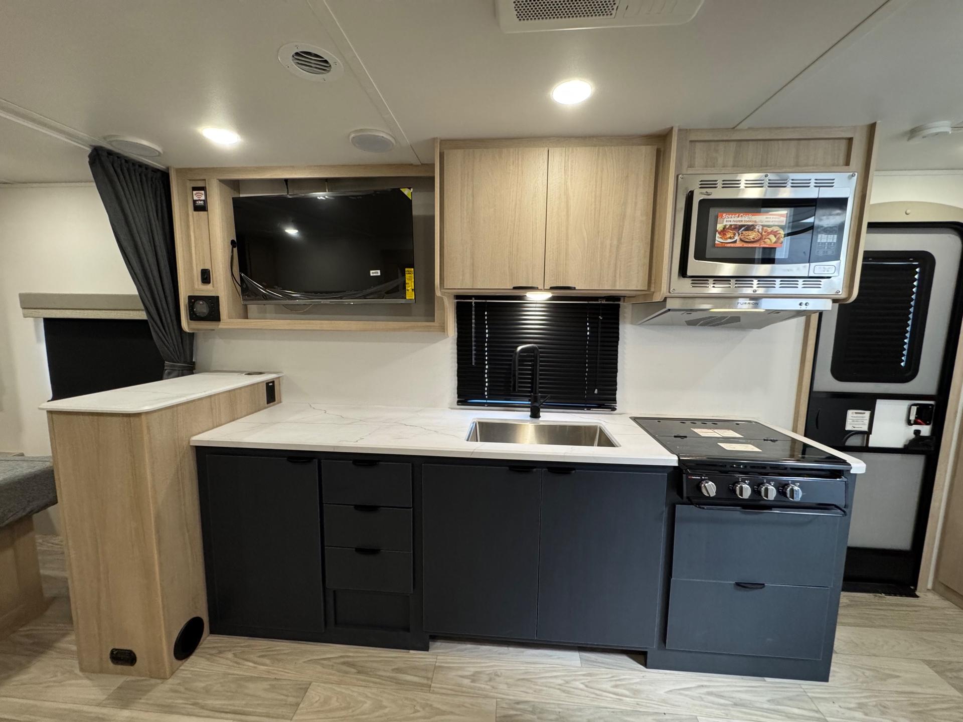 2025 Winnebago 2025 Winnebago Minnie - thumbnail 7