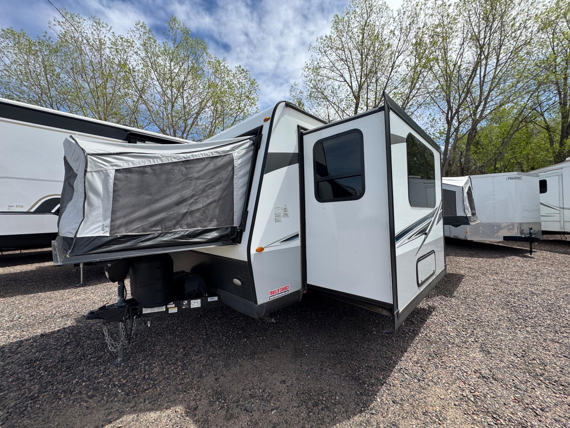 2021 Forest River 2021 Forest River Flagstaff Shamrock Hybrid - thumbnail 3