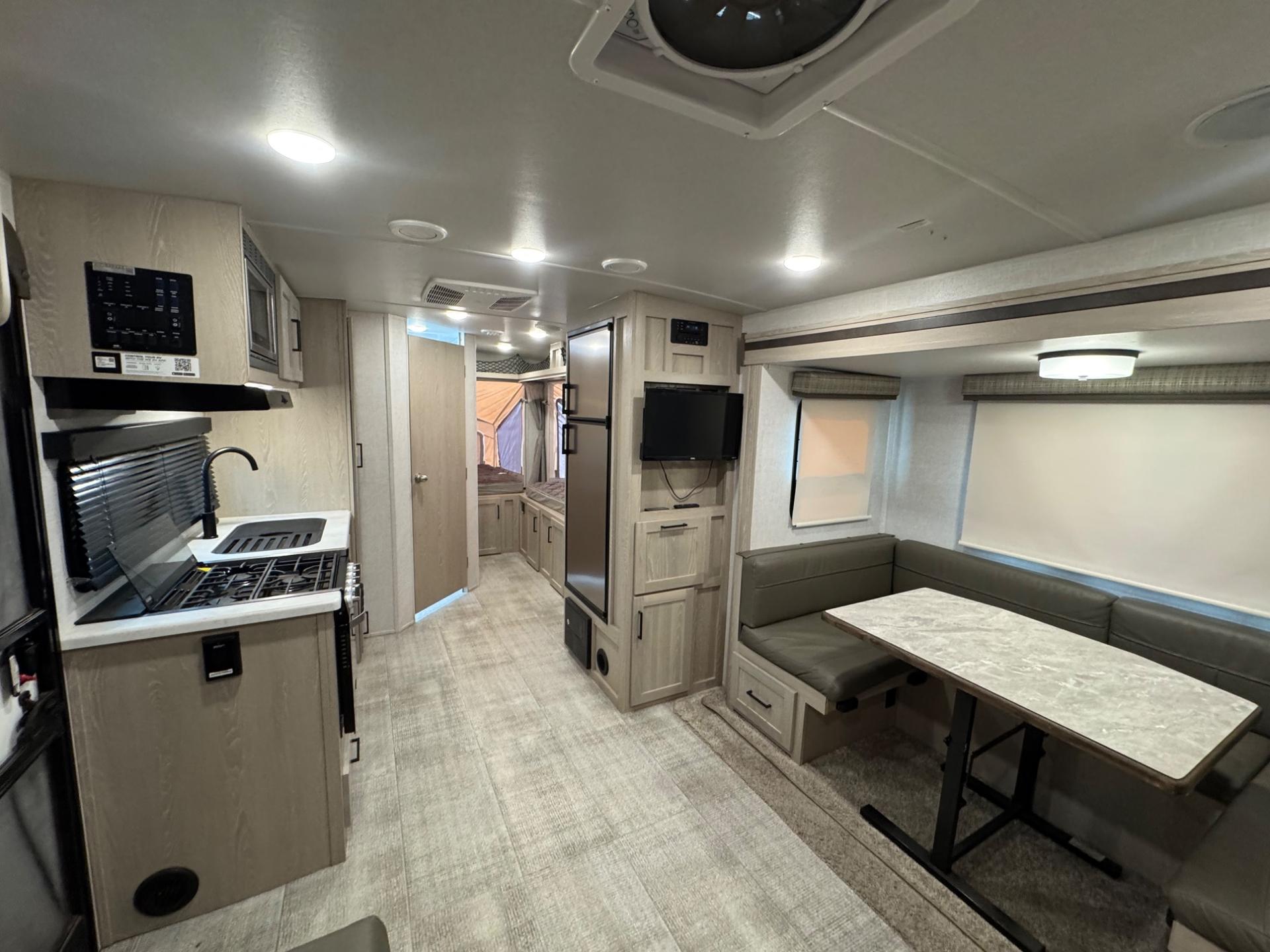 2021 Forest River 2021 Forest River Flagstaff Shamrock Hybrid - thumbnail 11