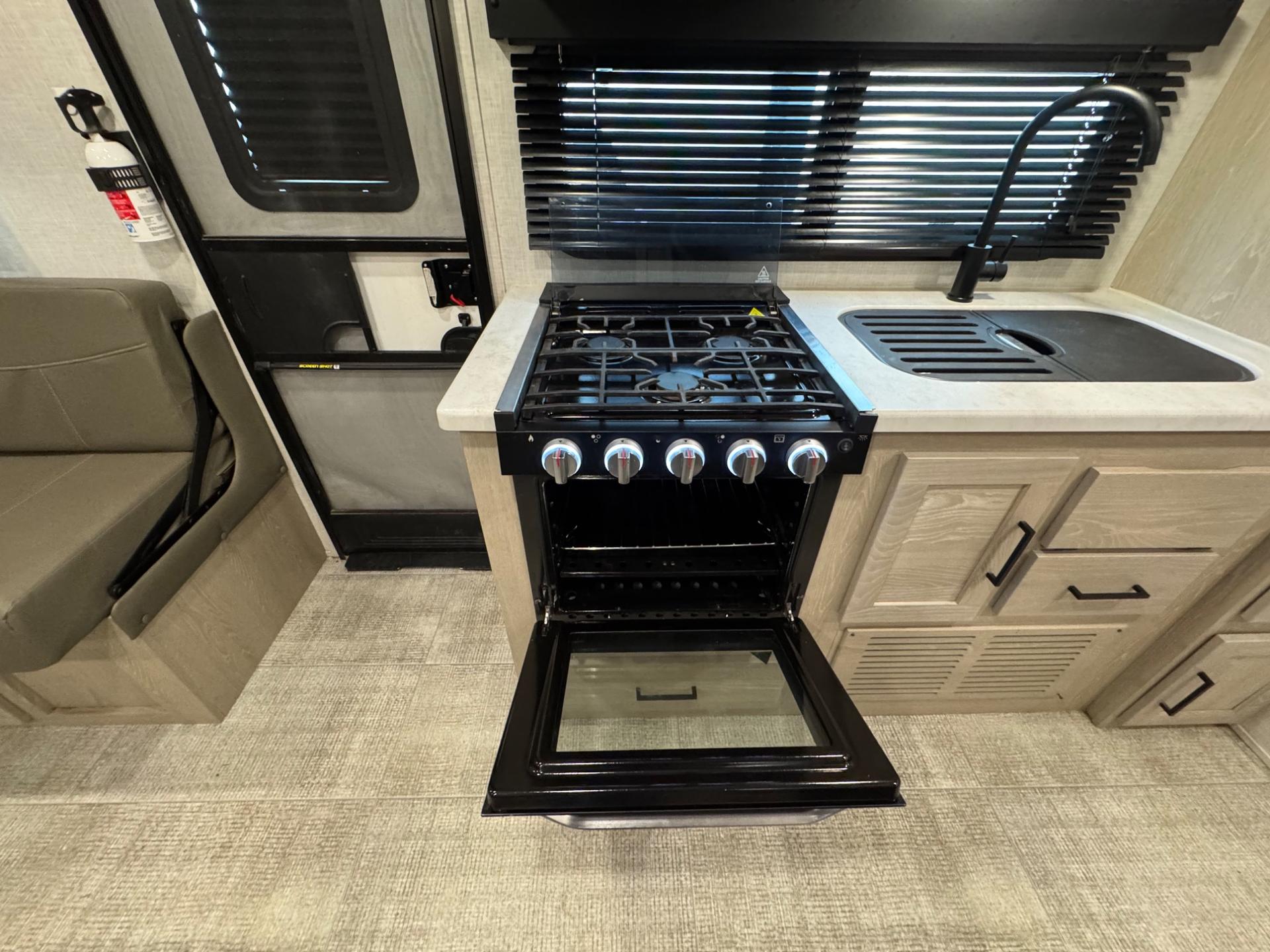 2021 Forest River 2021 Forest River Flagstaff Shamrock Hybrid - thumbnail 12