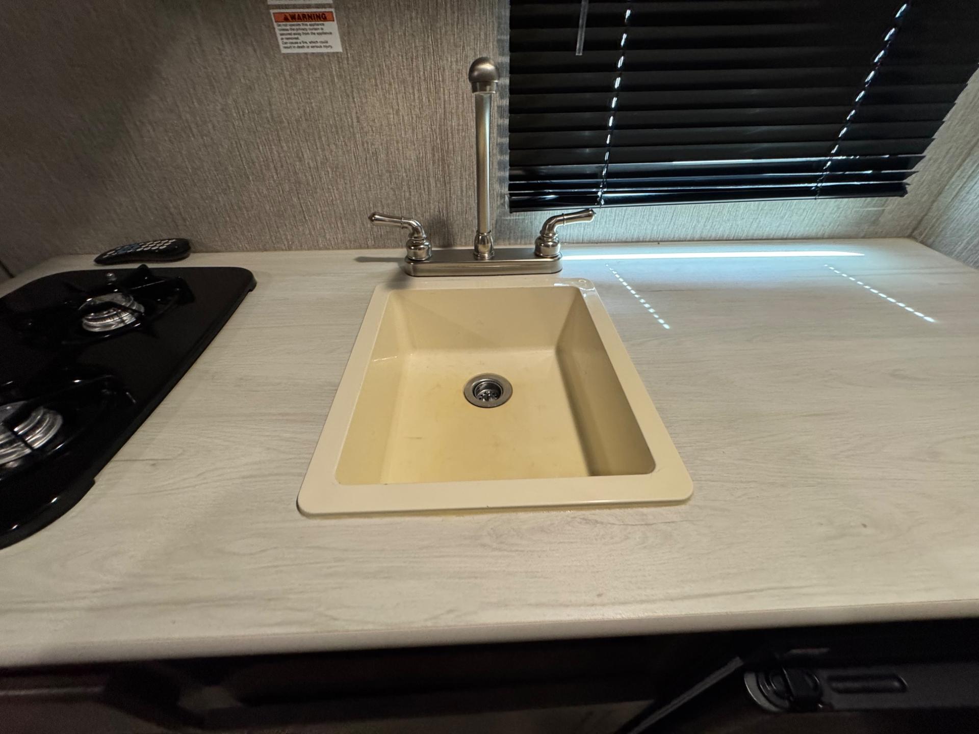 2020 Dutchmen 2020 Dutchmen Coleman - thumbnail 11