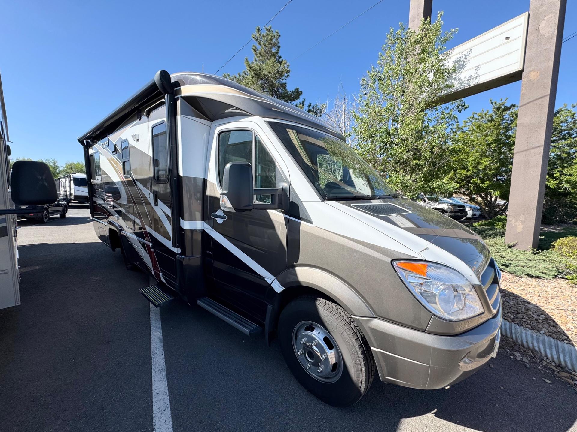 2011 Winnebago Navion 24G