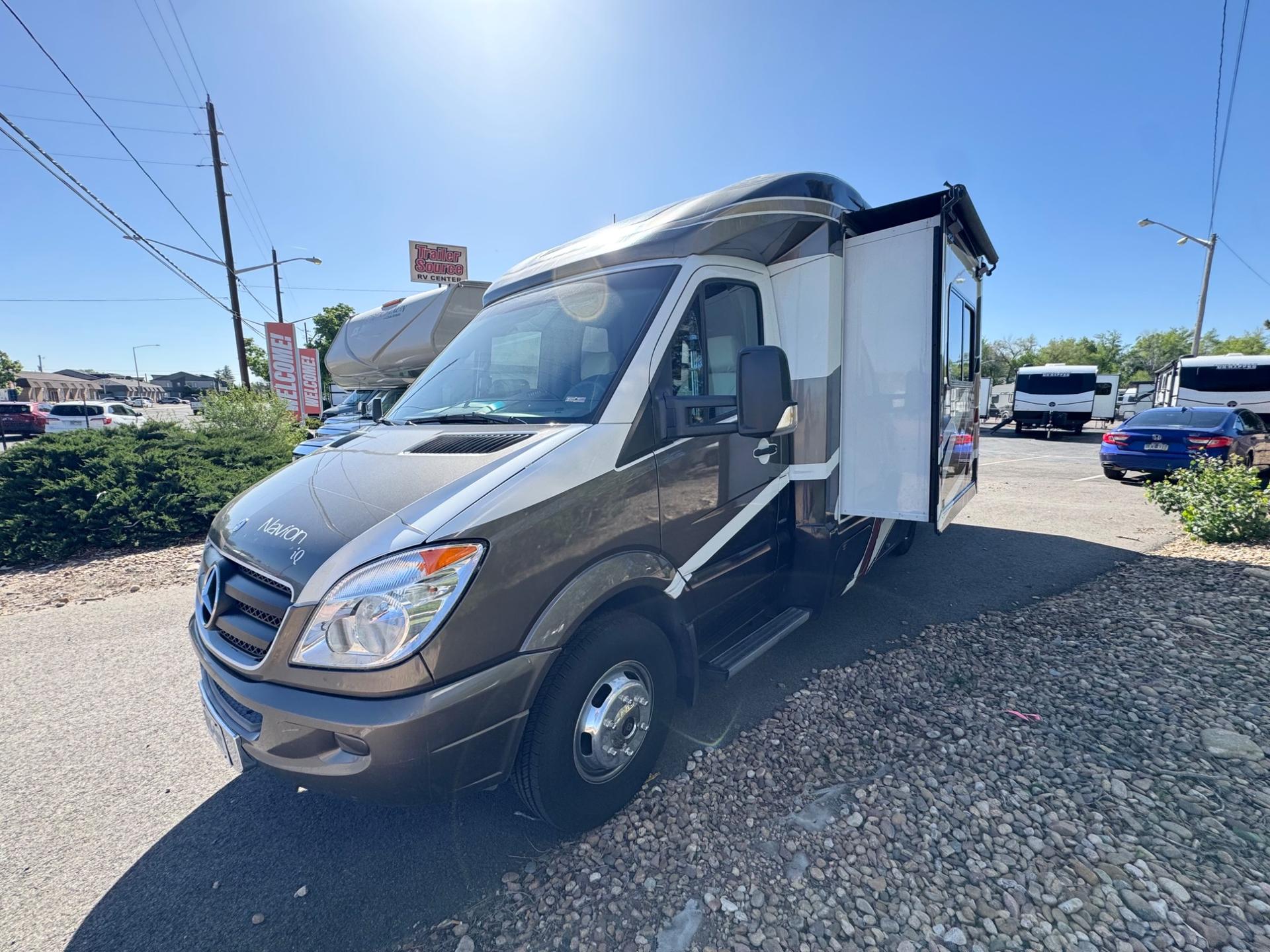 2011 Winnebago 2011 Winnebago Navion - thumbnail 3