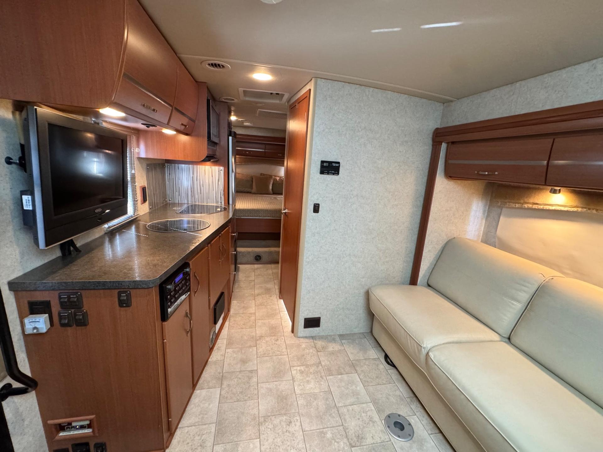 2011 Winnebago 2011 Winnebago Navion - thumbnail 6