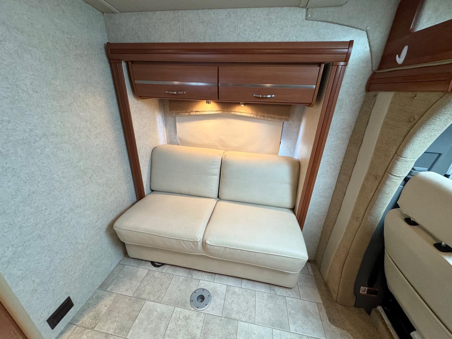 2011 Winnebago 2011 Winnebago Navion - thumbnail 7