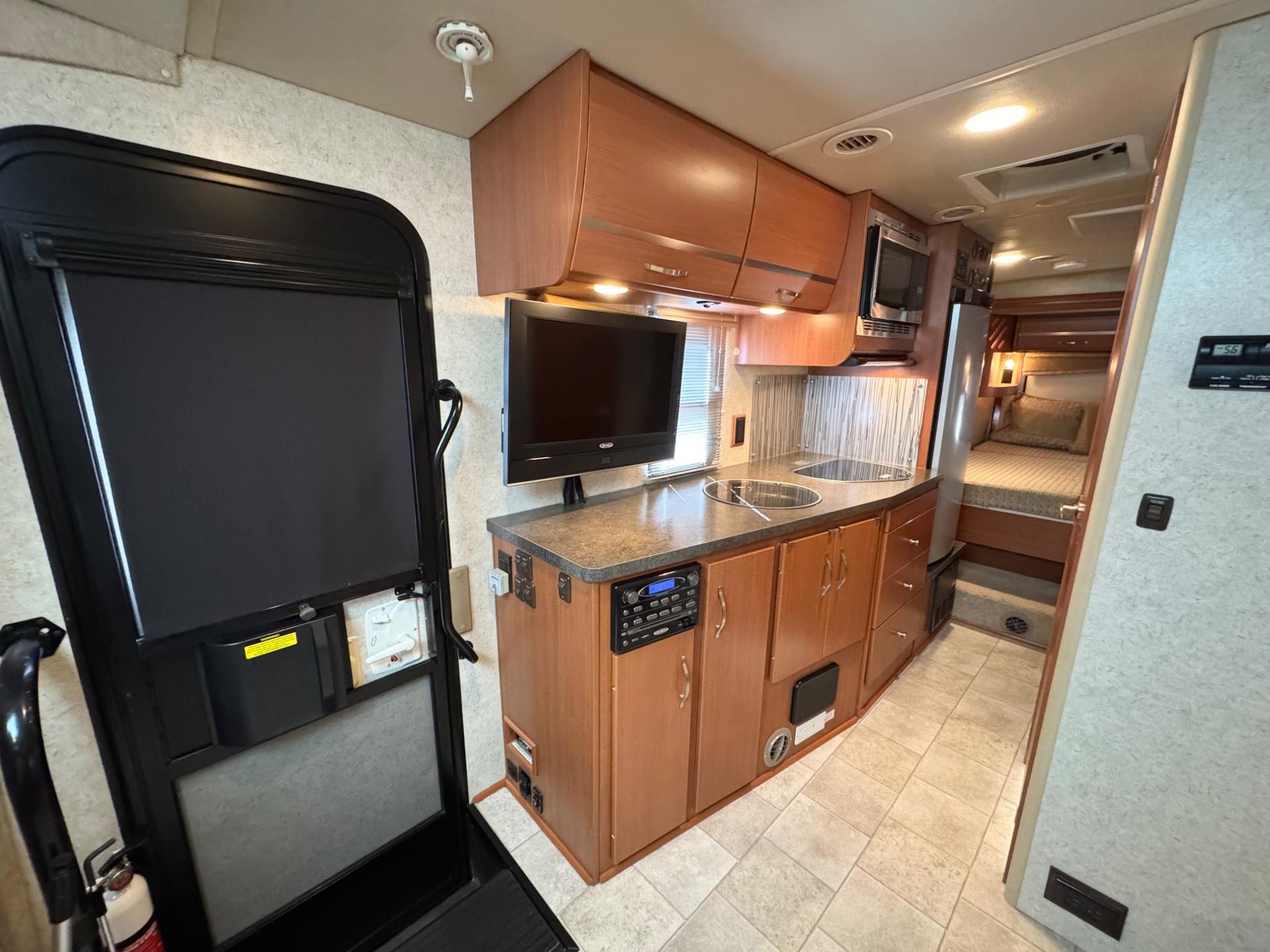 2011 Winnebago 2011 Winnebago Navion - thumbnail 8
