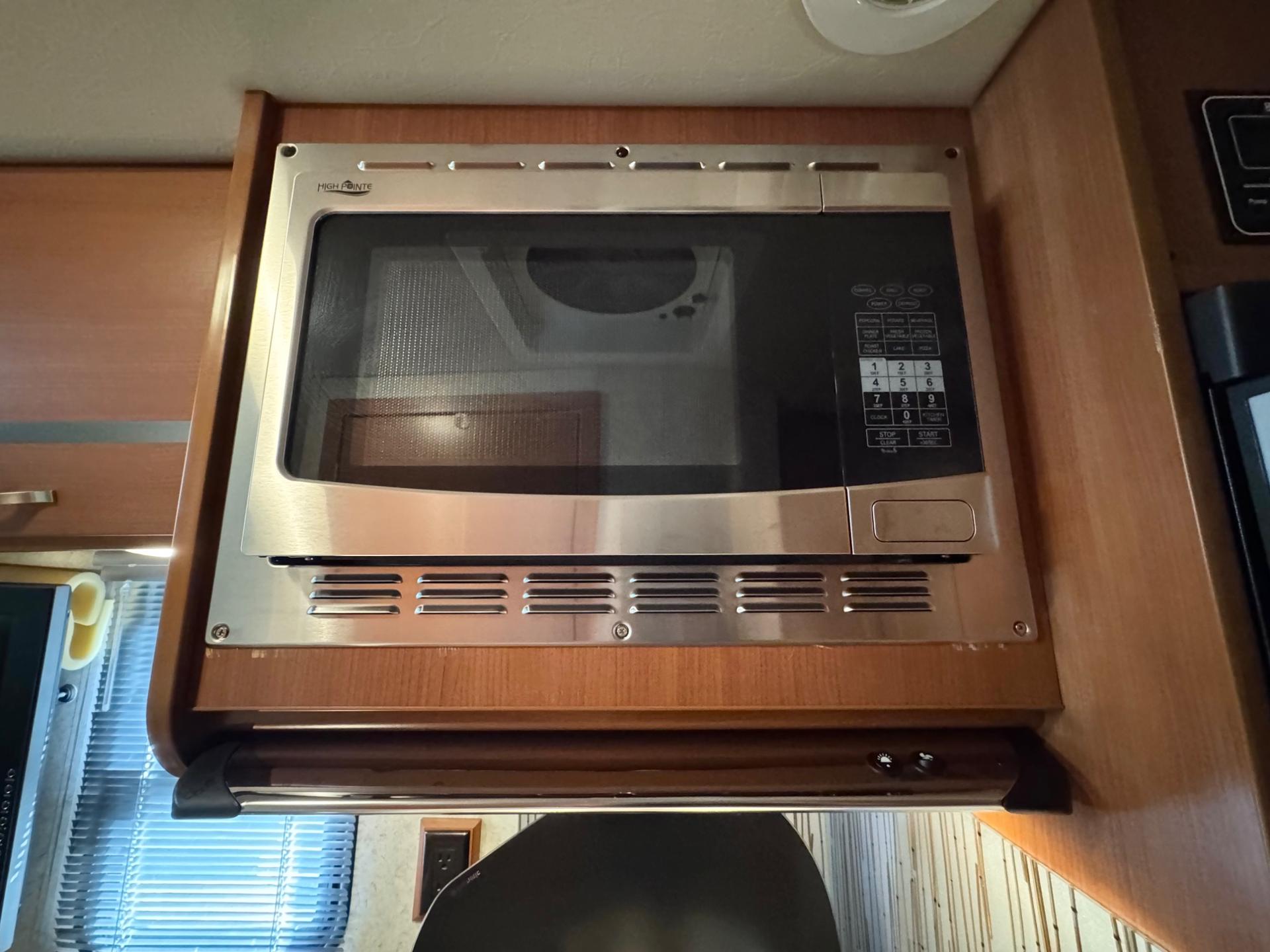 2011 Winnebago 2011 Winnebago Navion - thumbnail 12