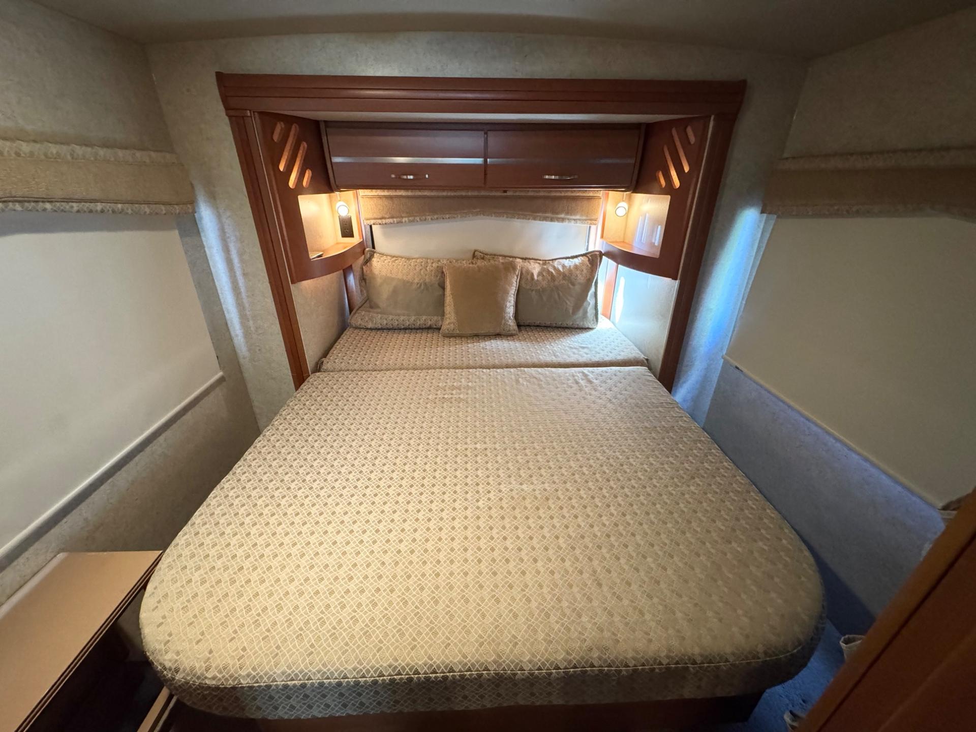 2011 Winnebago 2011 Winnebago Navion - thumbnail 13