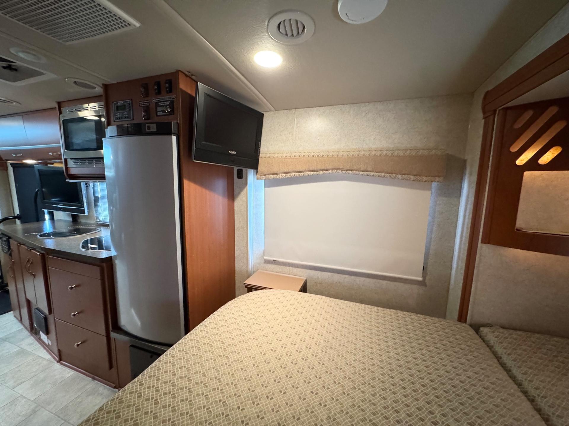 2011 Winnebago 2011 Winnebago Navion - thumbnail 14