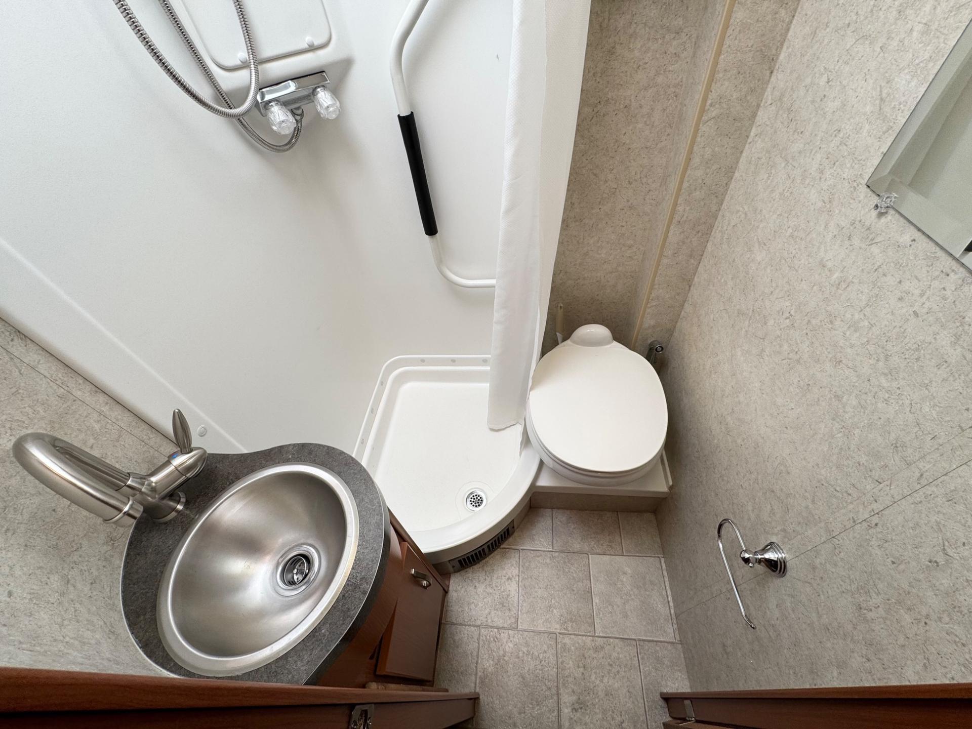 2011 Winnebago 2011 Winnebago Navion - thumbnail 16