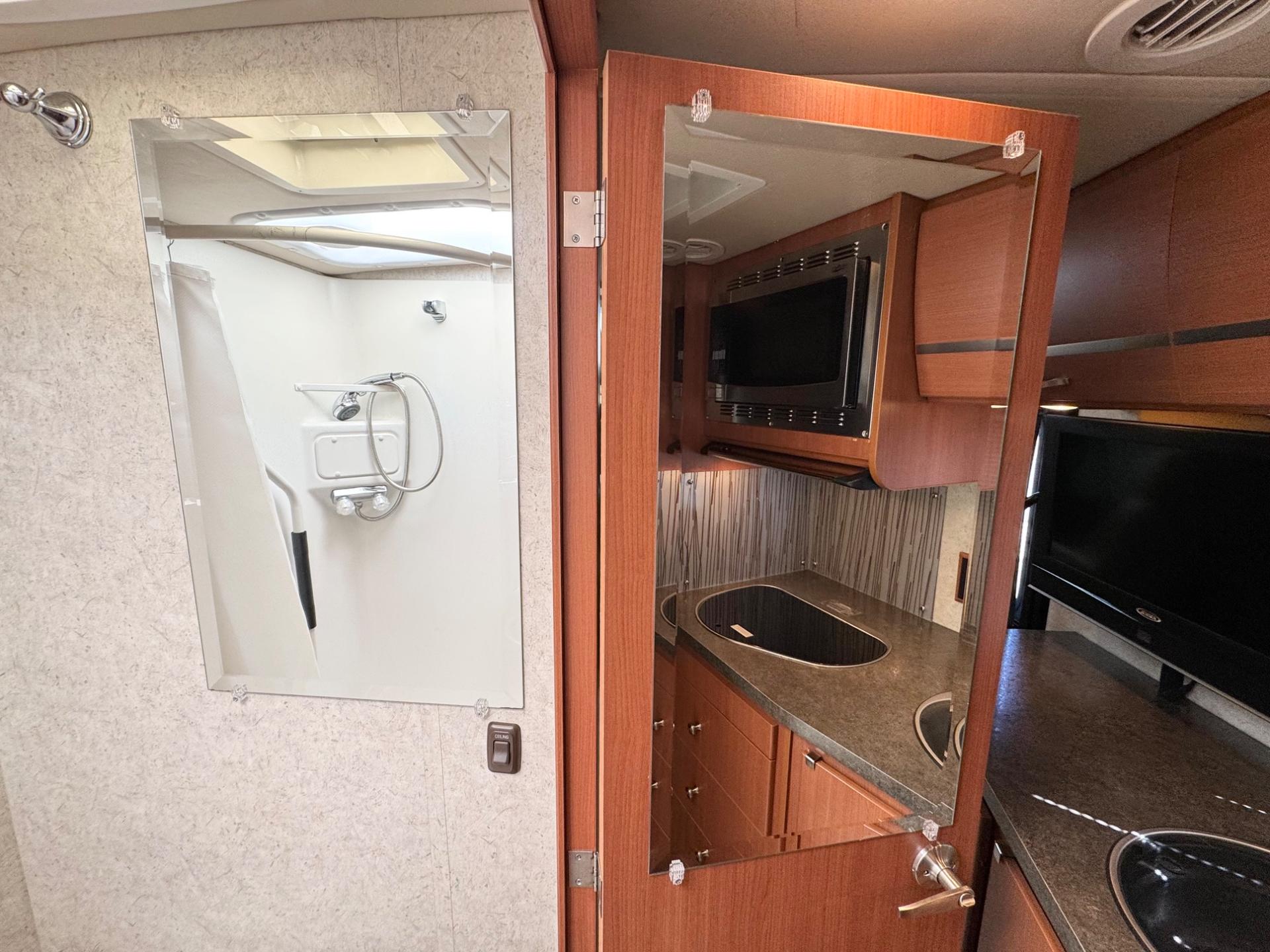 2011 Winnebago 2011 Winnebago Navion - thumbnail 18