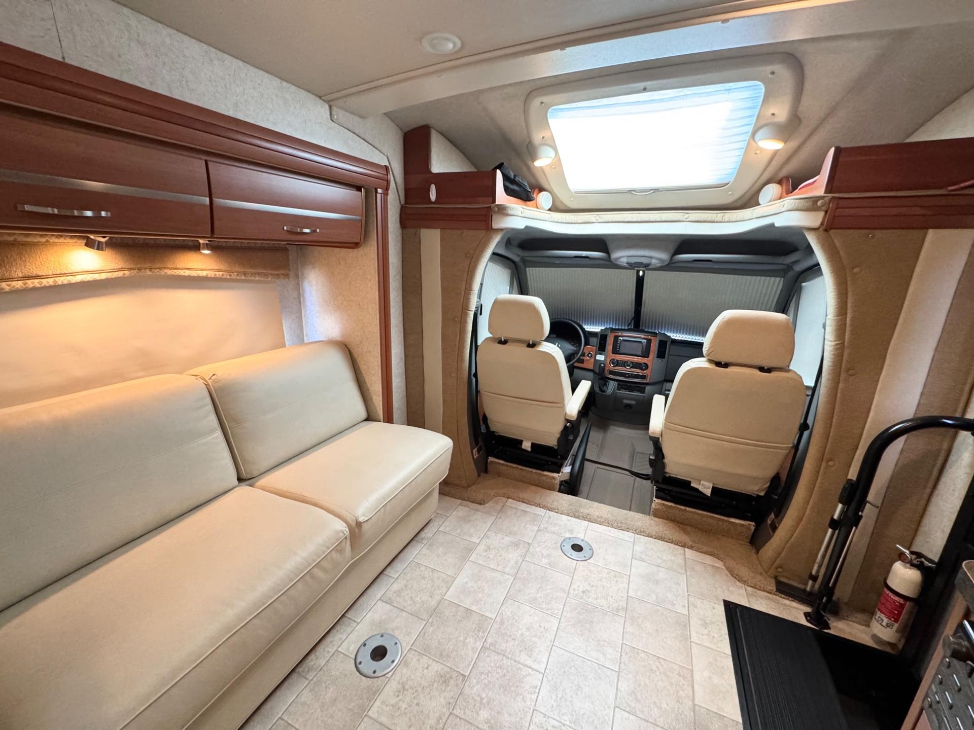 2011 Winnebago 2011 Winnebago Navion - thumbnail 19