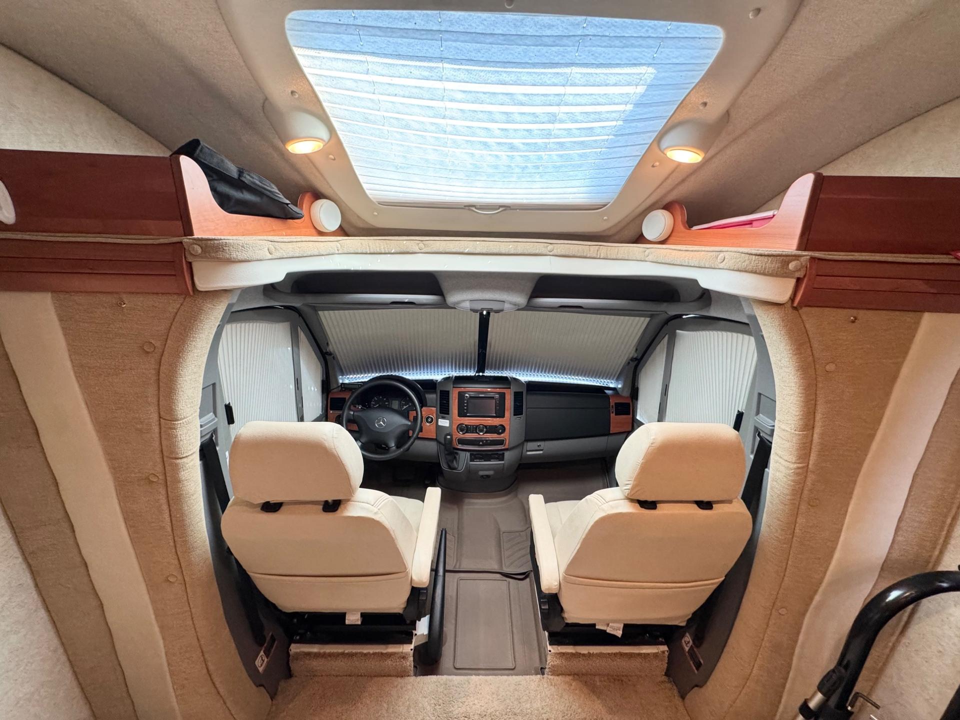 2011 Winnebago 2011 Winnebago Navion - thumbnail 20