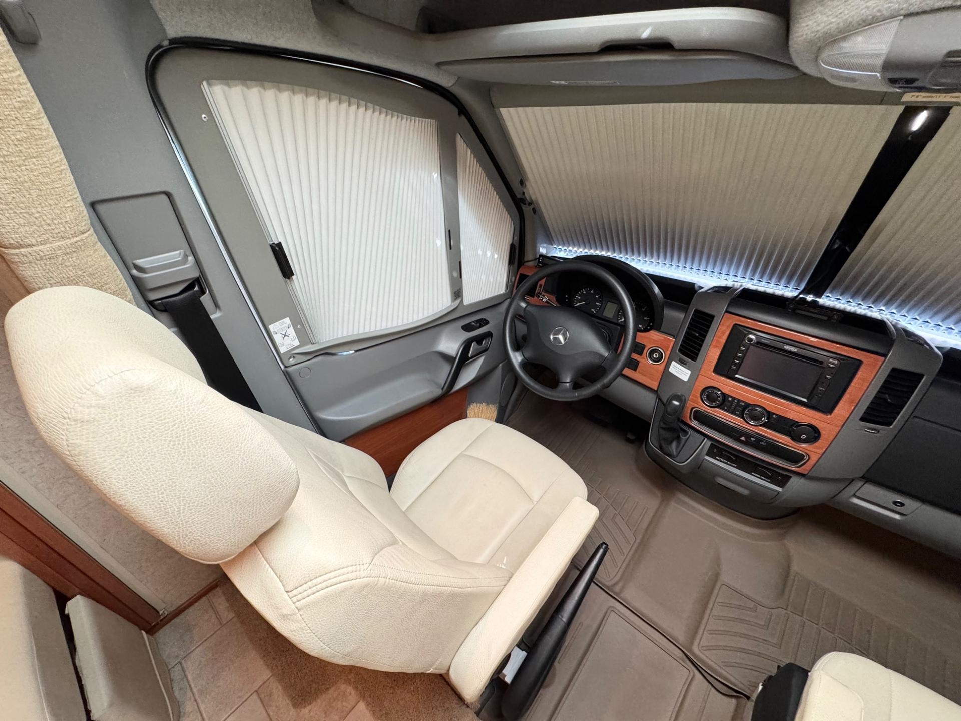 2011 Winnebago 2011 Winnebago Navion - thumbnail 21