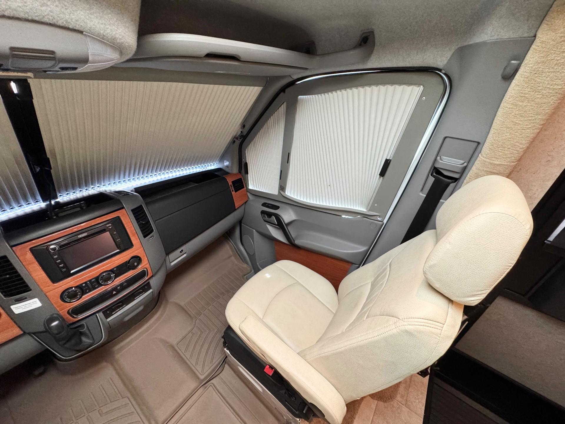 2011 Winnebago 2011 Winnebago Navion - thumbnail 22