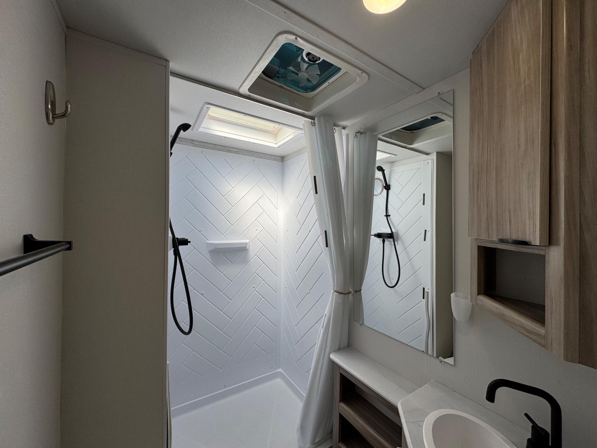 2024 Winnebago 2024 Winnebago Access - thumbnail 13