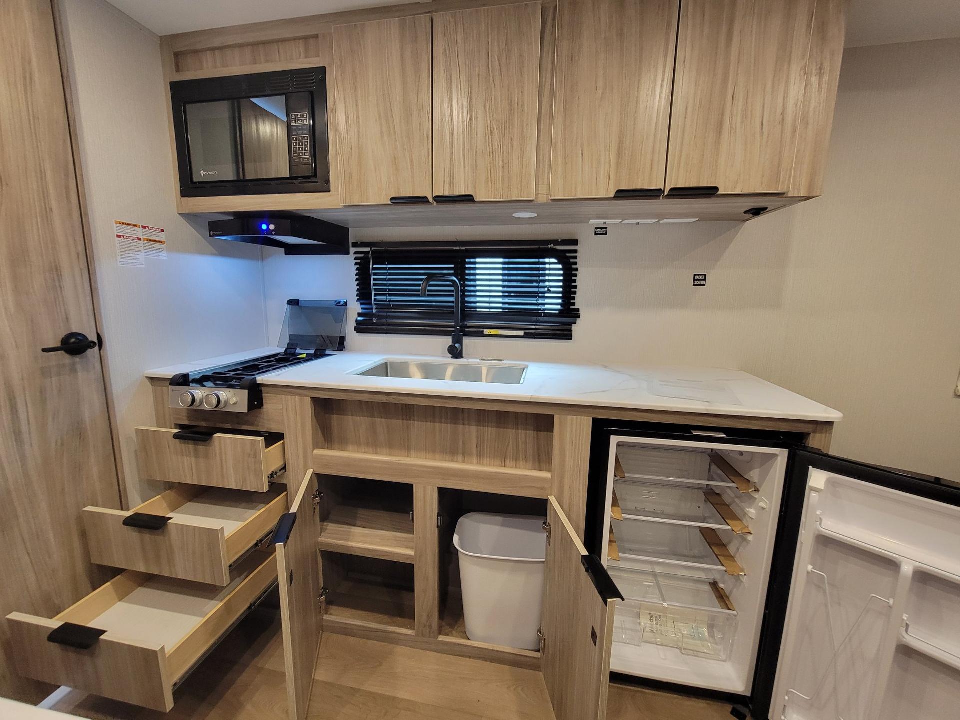 2026 Winnebago 2026 Winnebago Access - thumbnail 12