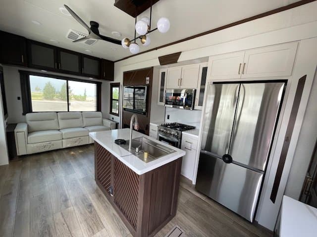 2027 Forest River 2027 Forest River Cedar Creek - thumbnail 4