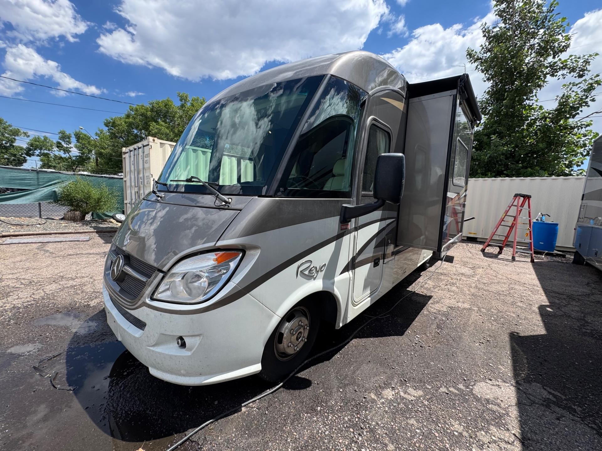 2013 Winnebago 2013 Winnebago Itasca Reyo - thumbnail 2