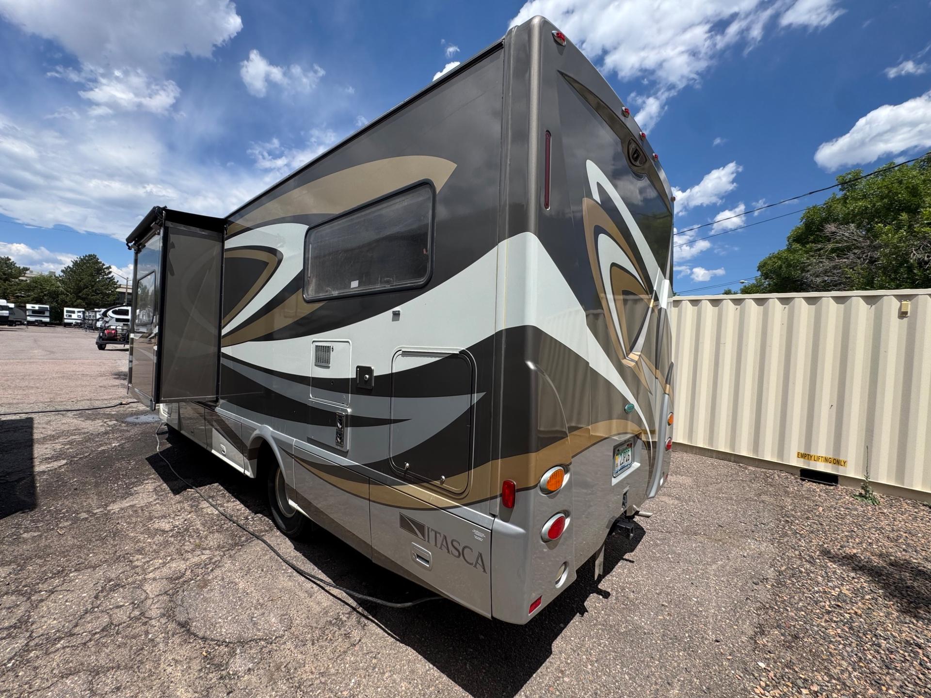 2013 Winnebago 2013 Winnebago Itasca Reyo - thumbnail 3