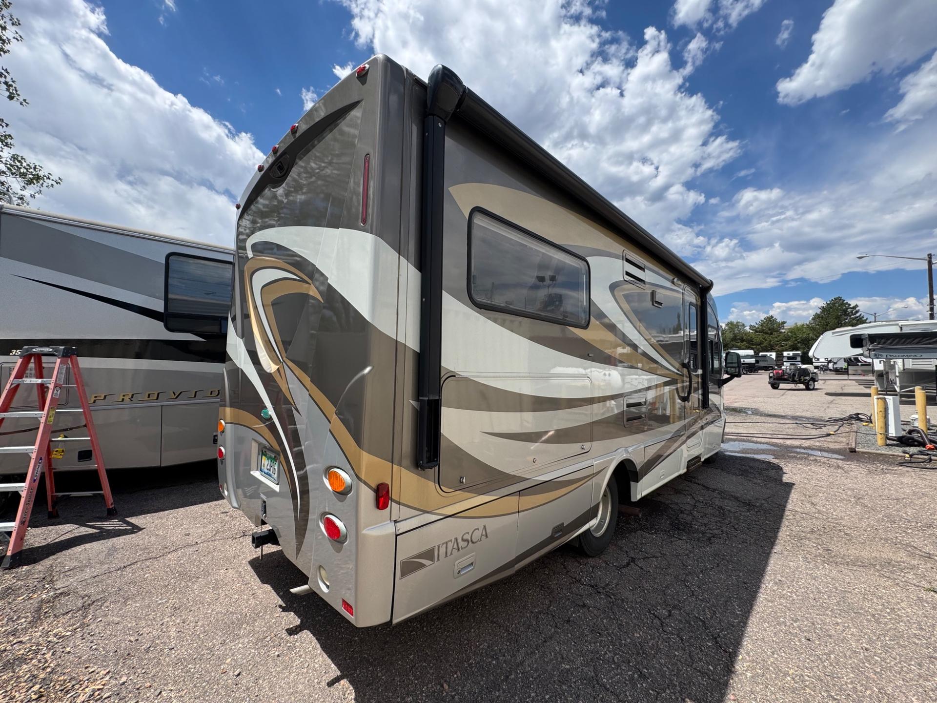 2013 Winnebago 2013 Winnebago Itasca Reyo - thumbnail 4