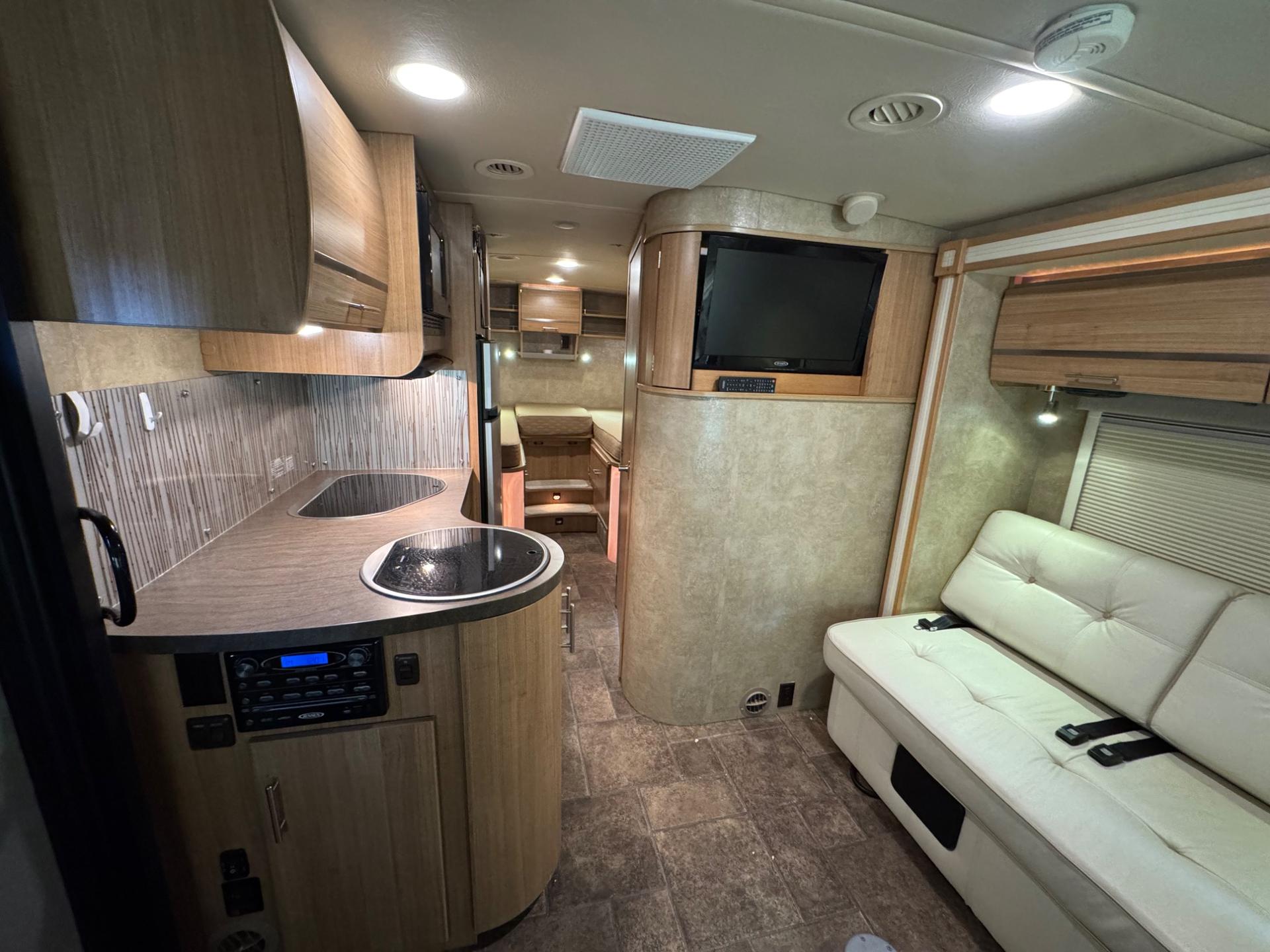 2013 Winnebago 2013 Winnebago Itasca Reyo - thumbnail 5