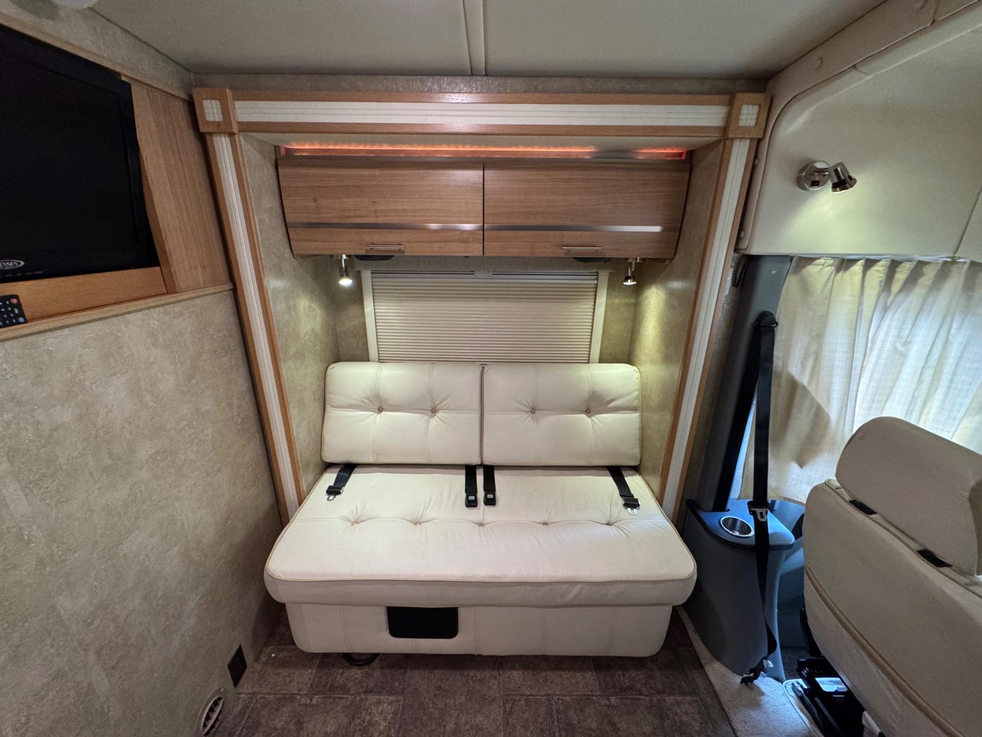 2013 Winnebago 2013 Winnebago Itasca Reyo - thumbnail 6