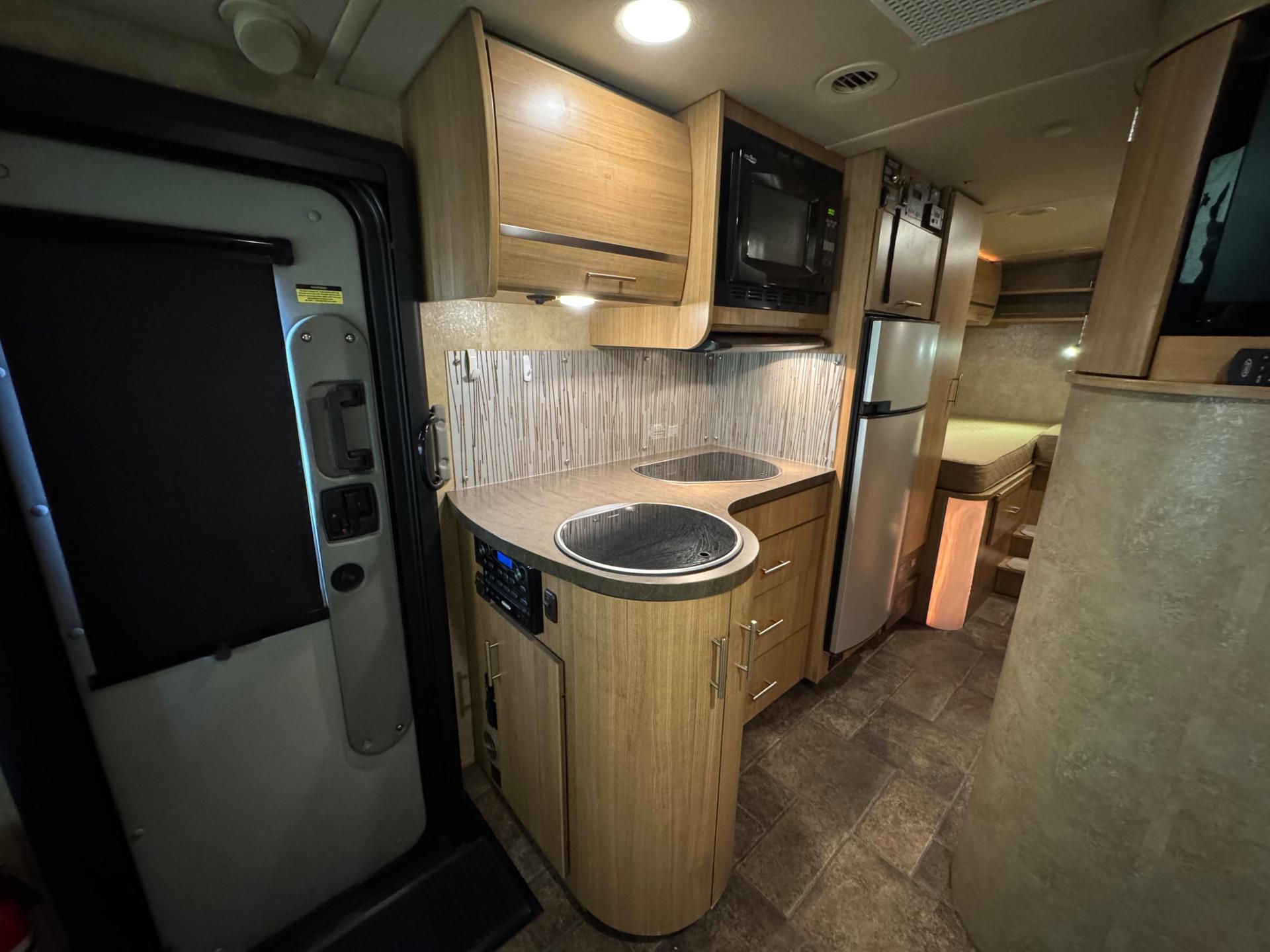 2013 Winnebago 2013 Winnebago Itasca Reyo - thumbnail 8