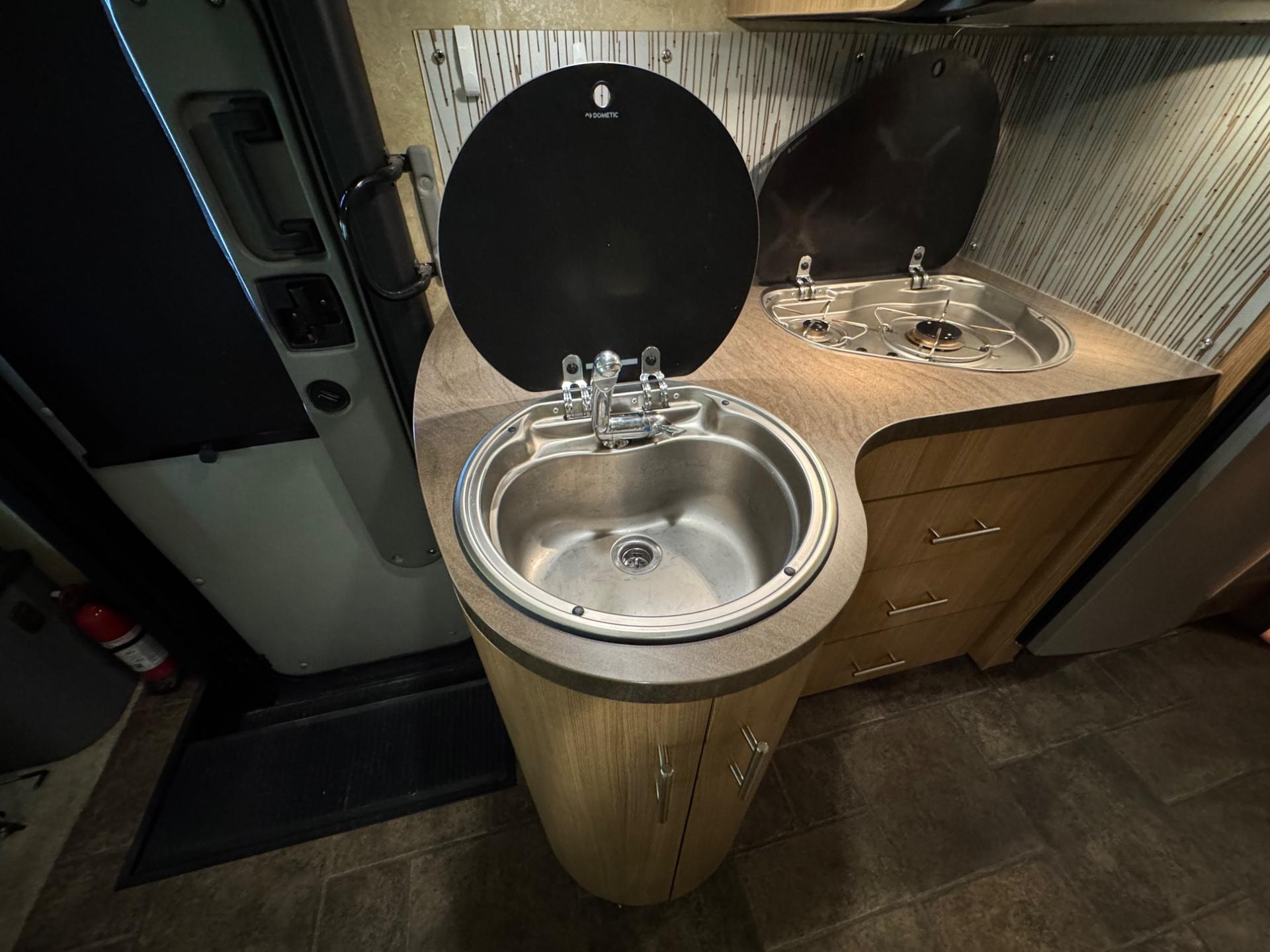 2013 Winnebago 2013 Winnebago Itasca Reyo - thumbnail 9