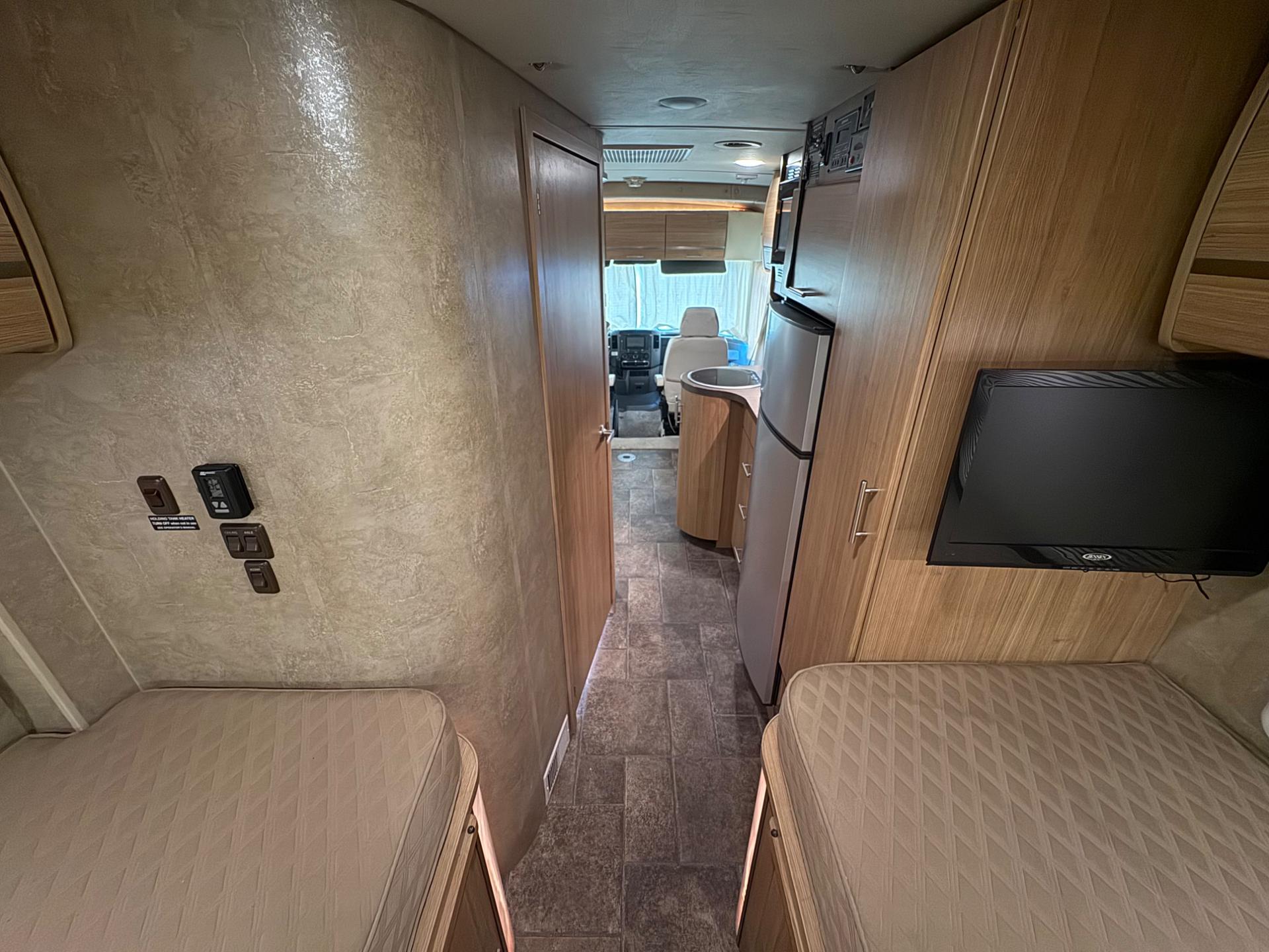 2013 Winnebago 2013 Winnebago Itasca Reyo - thumbnail 16