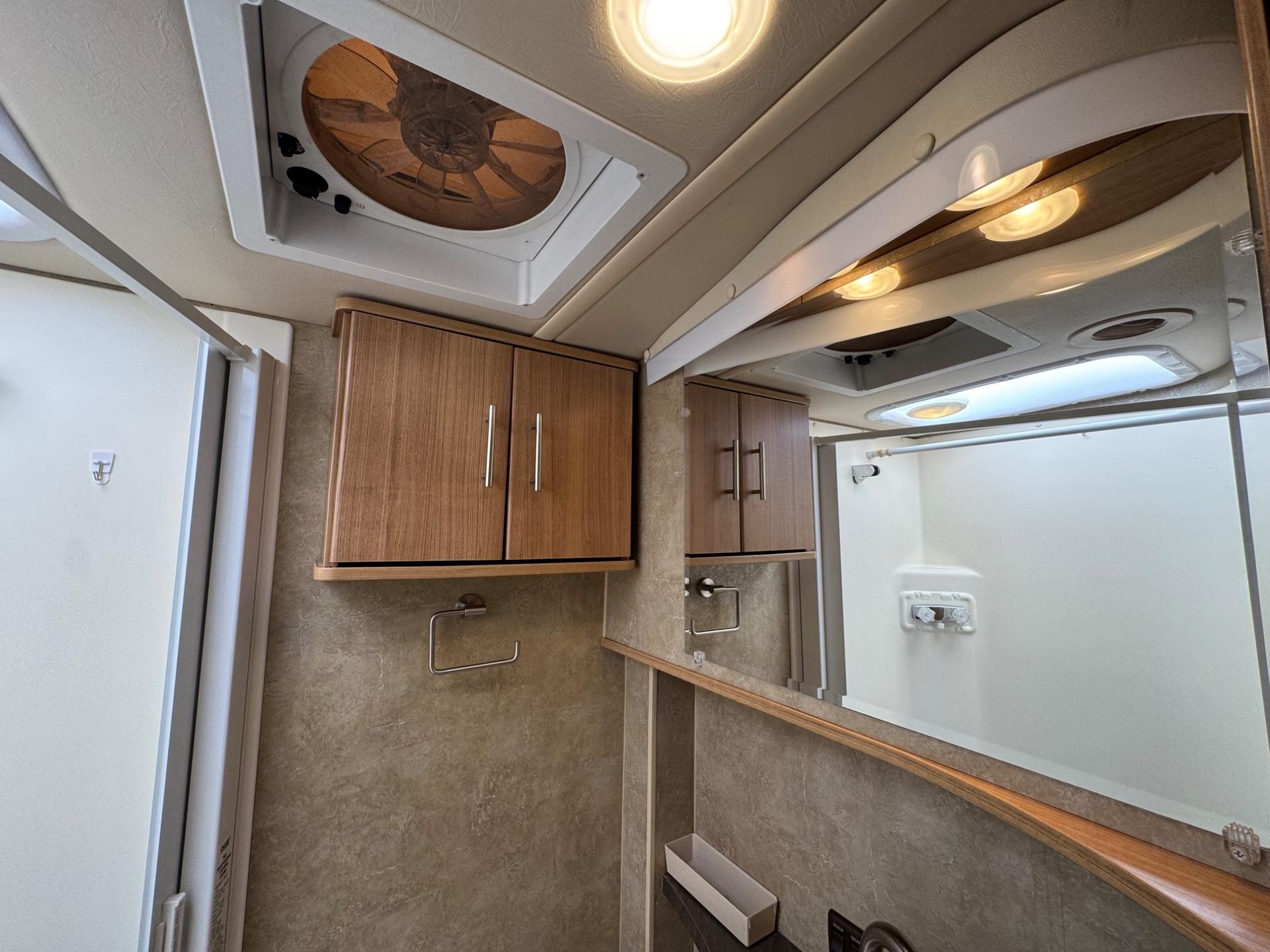 2013 Winnebago 2013 Winnebago Itasca Reyo - thumbnail 18