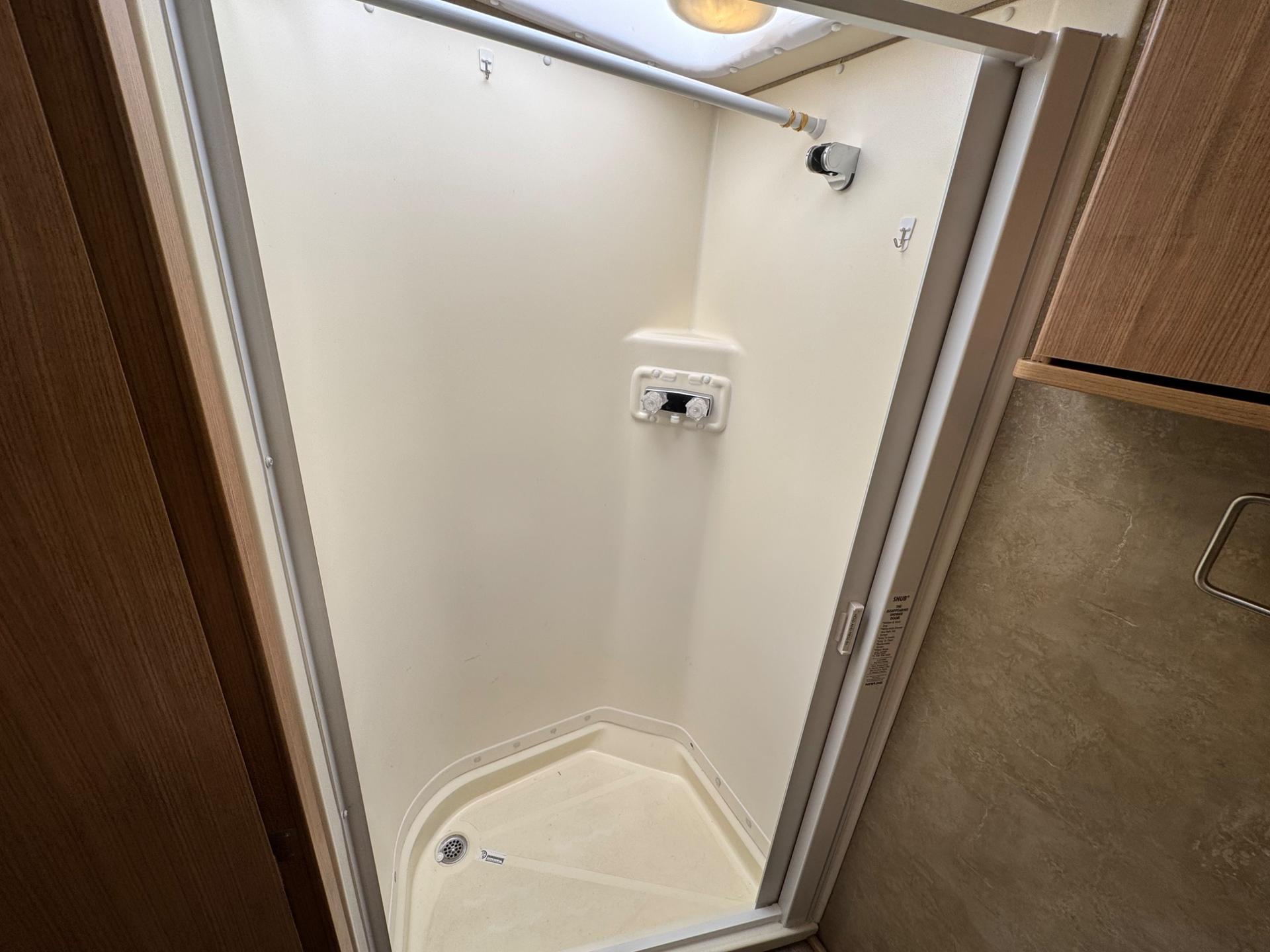2013 Winnebago 2013 Winnebago Itasca Reyo - thumbnail 19