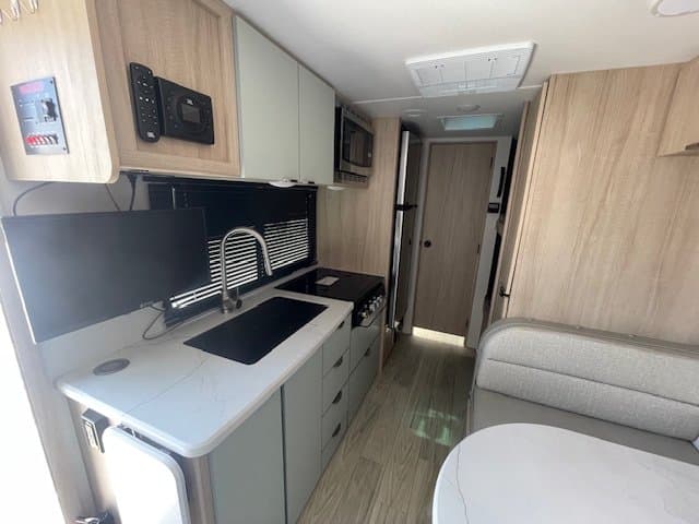 2025 Winnebago 2025 Winnebago Minnie - thumbnail 5