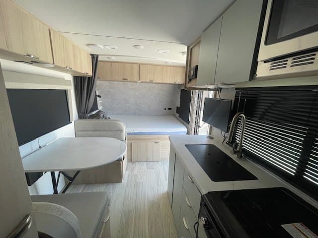 2025 Winnebago 2025 Winnebago Minnie - thumbnail 9