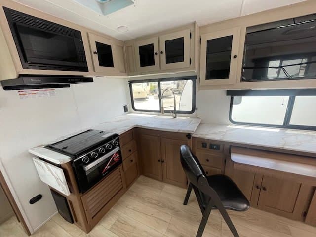 2026 Coachmen 2026 Coachmen Apex - thumbnail 6