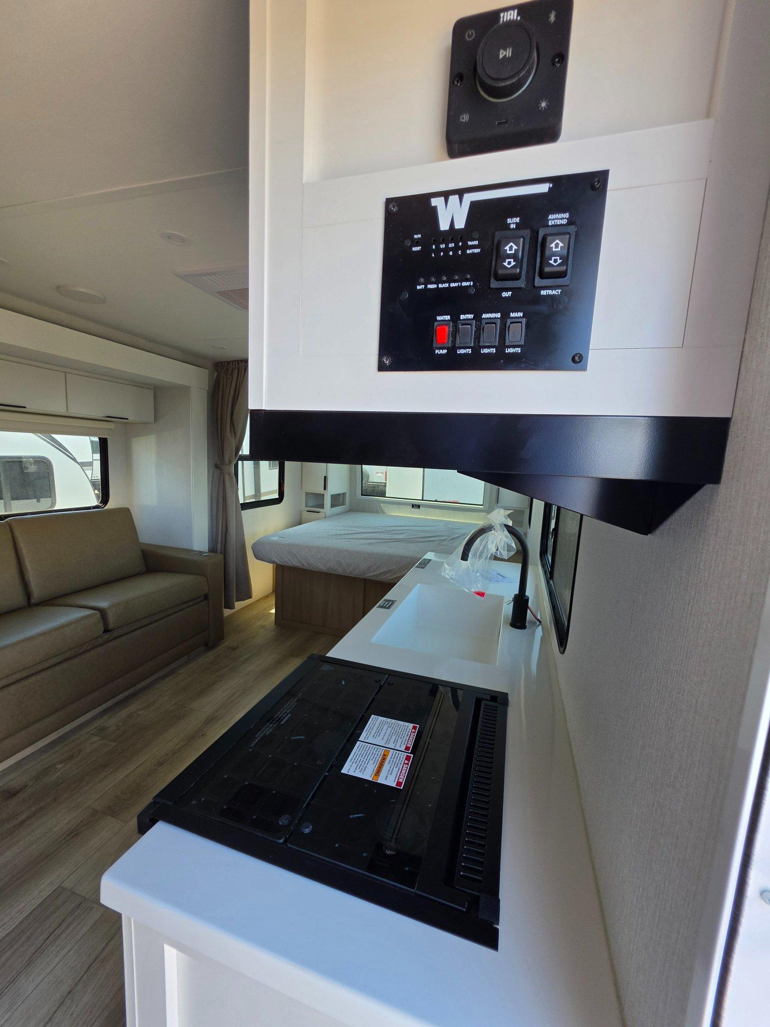 2026 Winnebago 2026 Winnebago Thrive - thumbnail 12